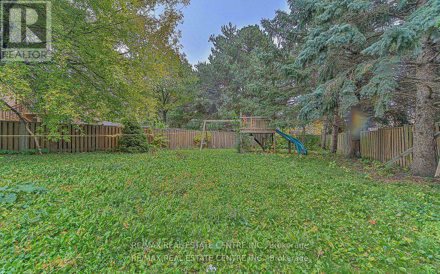 20 Mozart Crescent, Brampton, Ontario  L6Y 2W7 - Photo 9 - W12580210