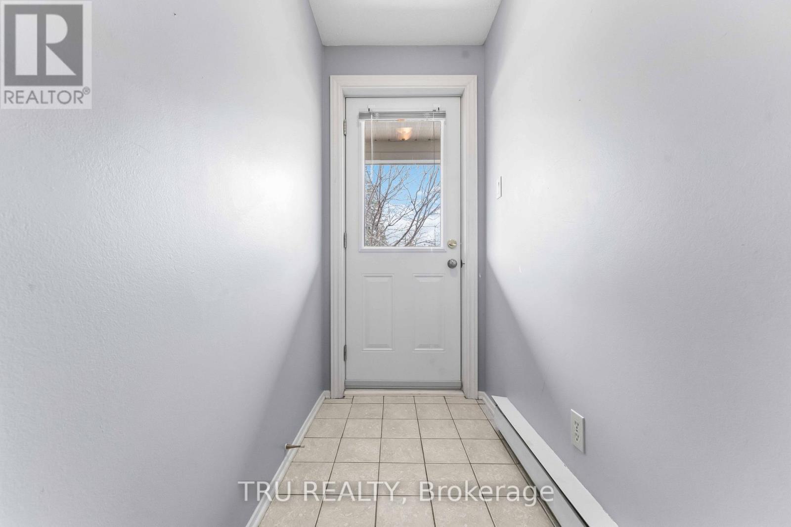 16b - 770 St. Andre Drive, Ottawa, Ontario  K1C 4S9 - Photo 4 - X12580244