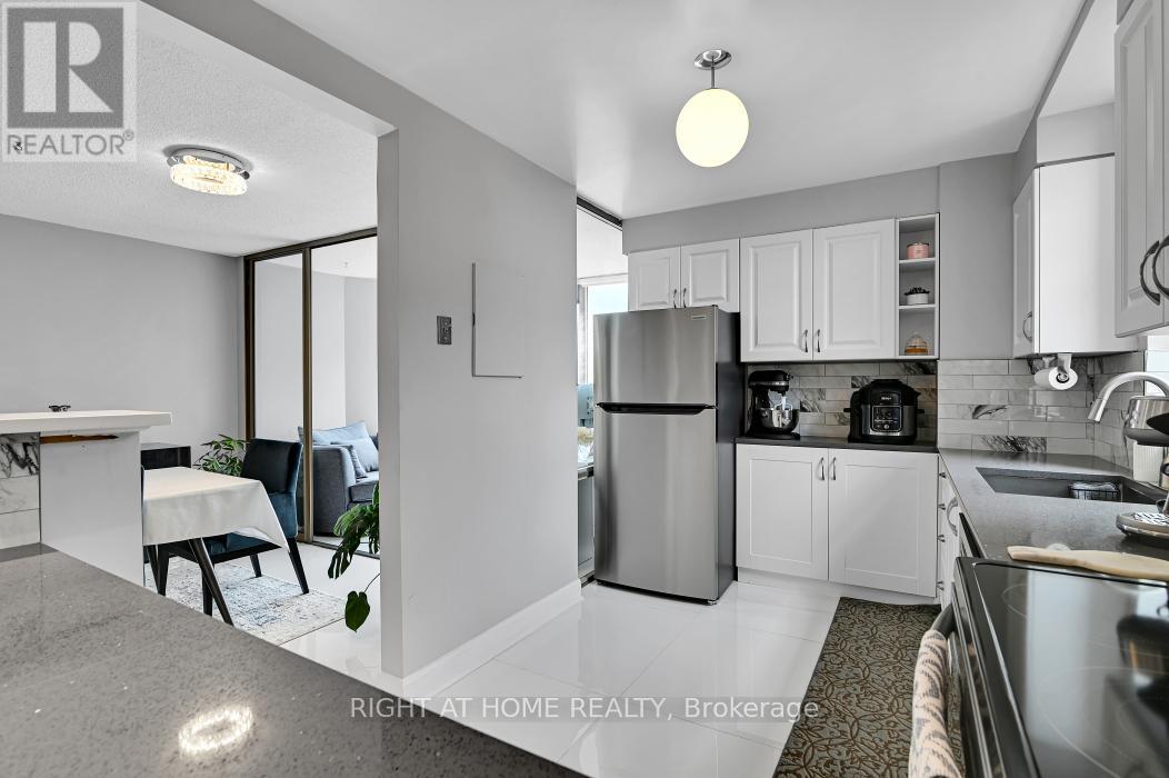 1703 - 2759 Carousel Crescent, Ottawa, Ontario  K1T 2N5 - Photo 12 - X12580278