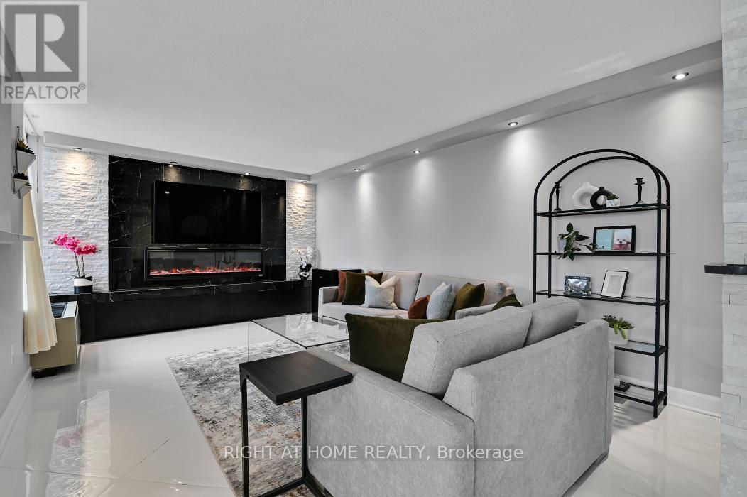 1703 - 2759 Carousel Crescent, Ottawa, Ontario  K1T 2N5 - Photo 8 - X12580278