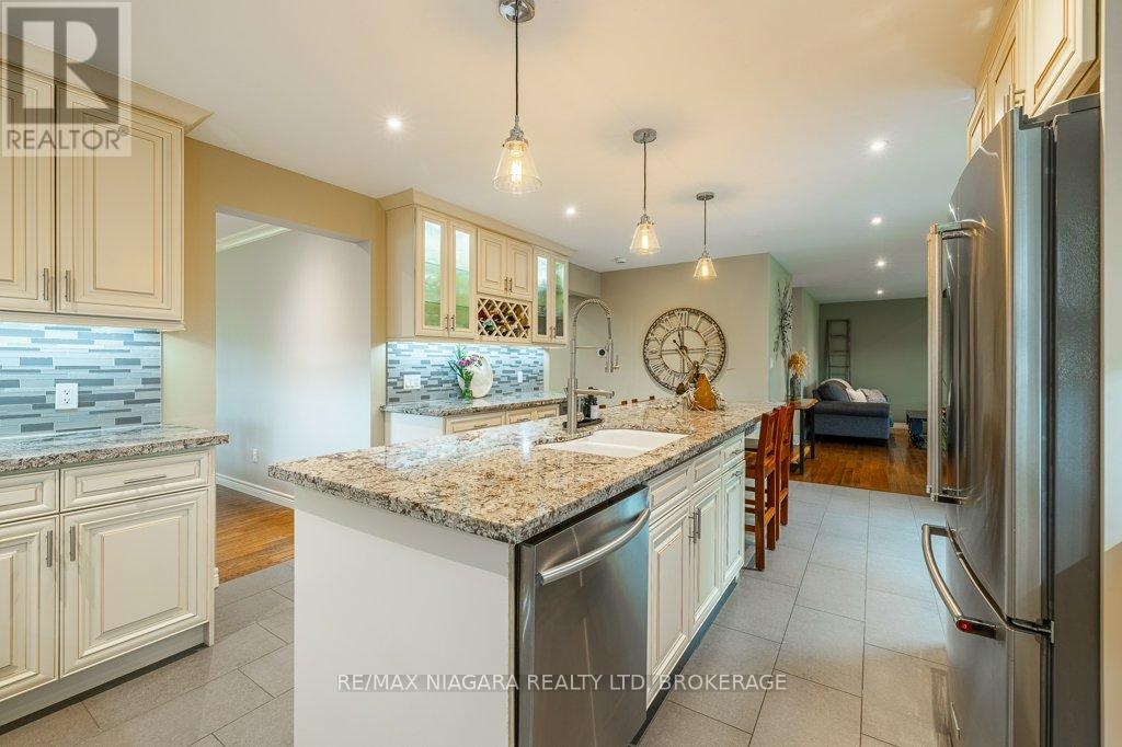 3246 Cedar Avenue, Fort Erie (Ridgeway), Ontario  L0S 1N0 - Photo 11 - X12580268