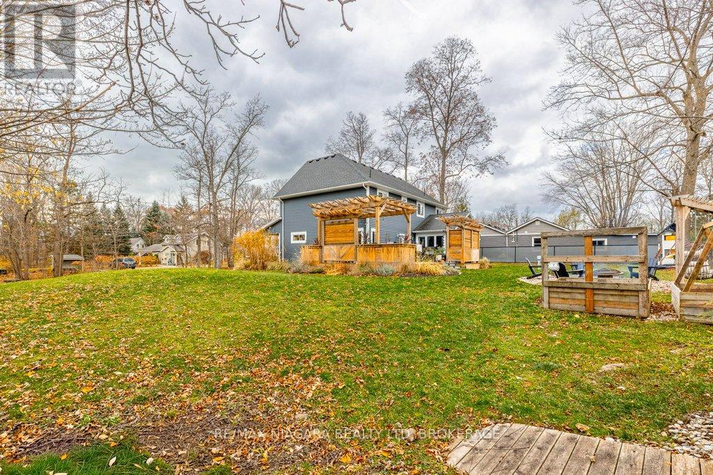 3246 Cedar Avenue, Fort Erie (Ridgeway), Ontario  L0S 1N0 - Photo 42 - X12580268