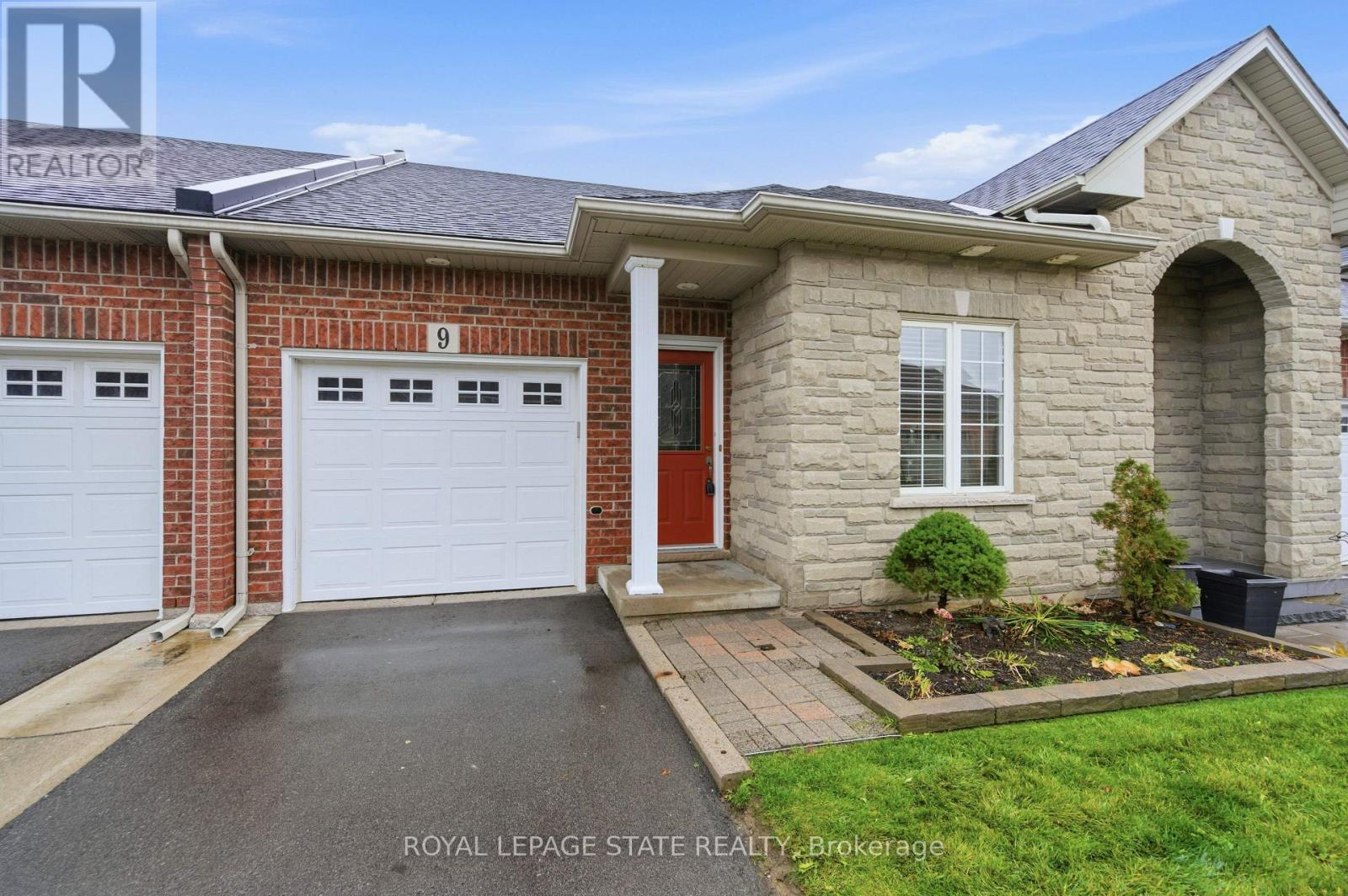 9 Manitoulin Trail, Hamilton, Ontario  L9B 2X8 - Photo 3 - X12543200