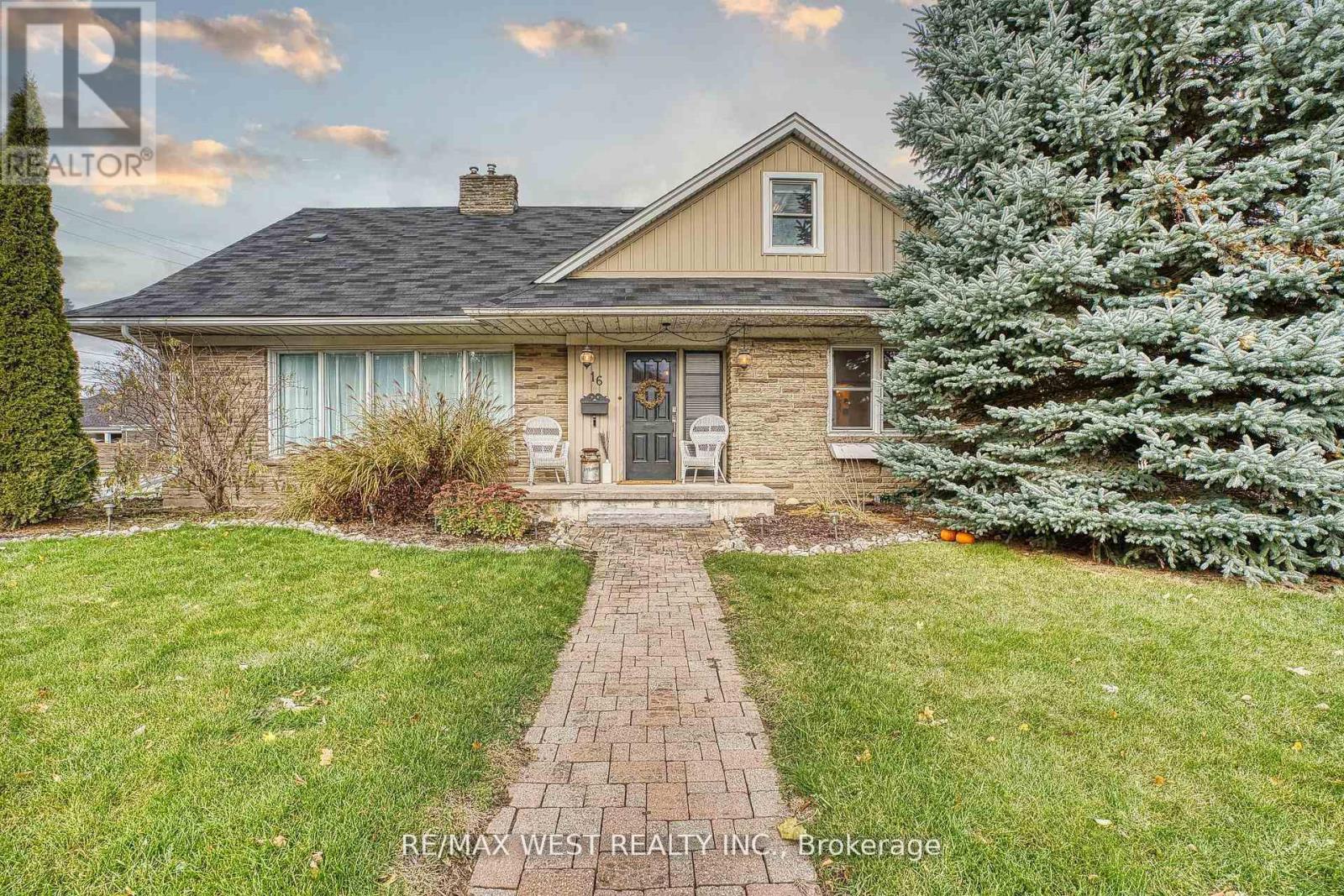 16 FIRST STREET W, Woolwich, Ontario