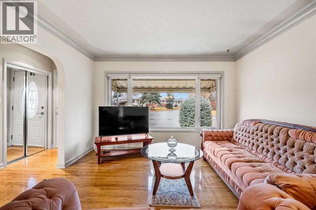 1228 Richland Road Ne, Calgary, Alberta  T2E 5M5 - Photo 7 - A2271735