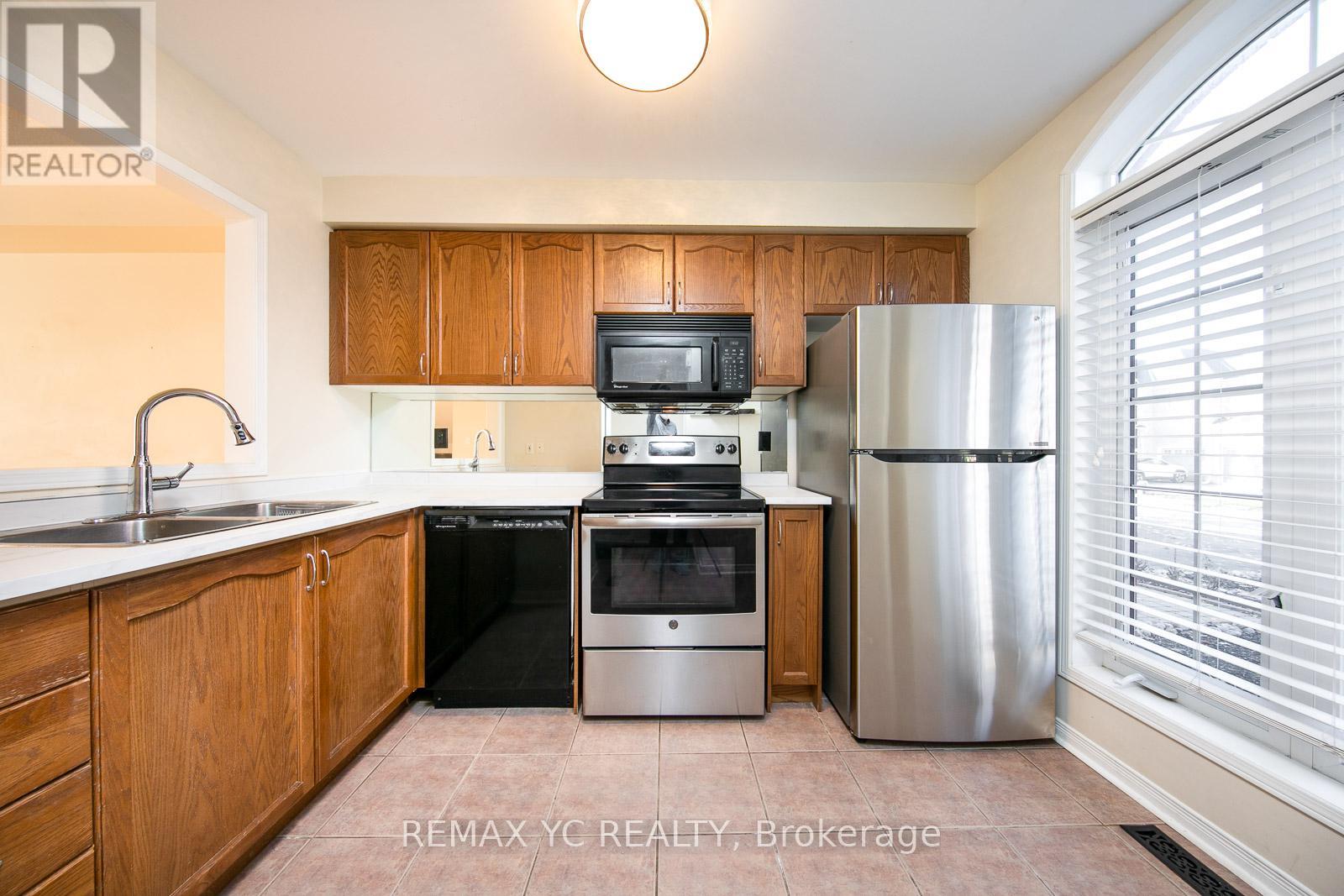 110 Dolce Crescent, Vaughan, Ontario  L4H 3C9 - Photo 7 - N12580250