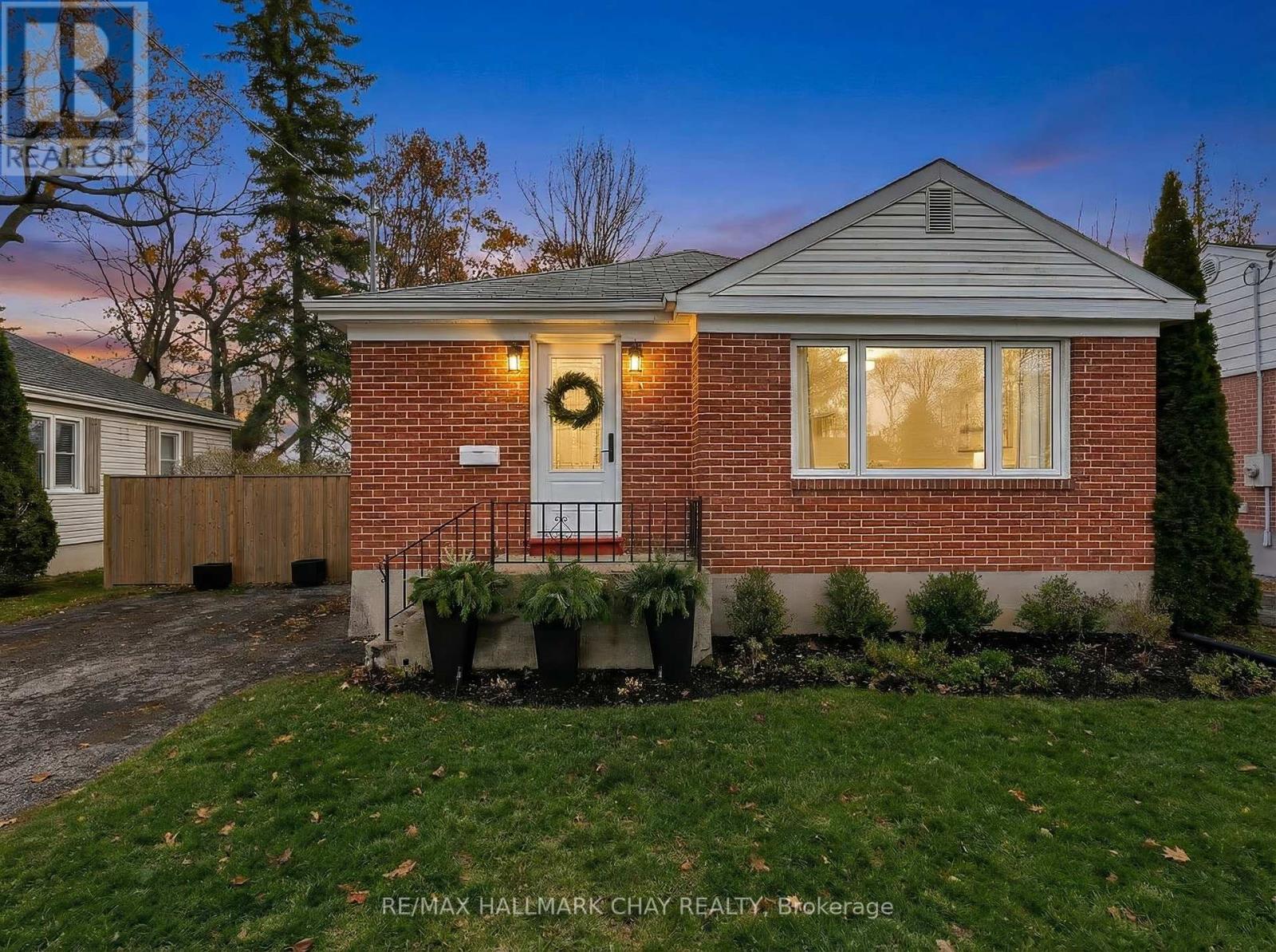 97 NAPIER STREET, Barrie, Ontario