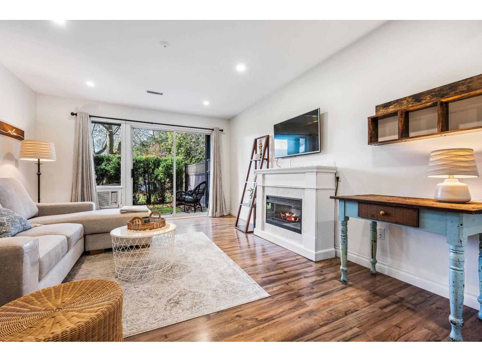 813 34909 Old Yale Road, Abbotsford, British Columbia  V3G 2E7 - Photo 1 - R3070369