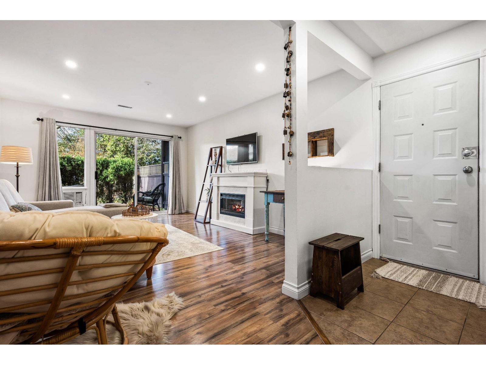 813 34909 Old Yale Road, Abbotsford, British Columbia  V3G 2E7 - Photo 2 - R3070369