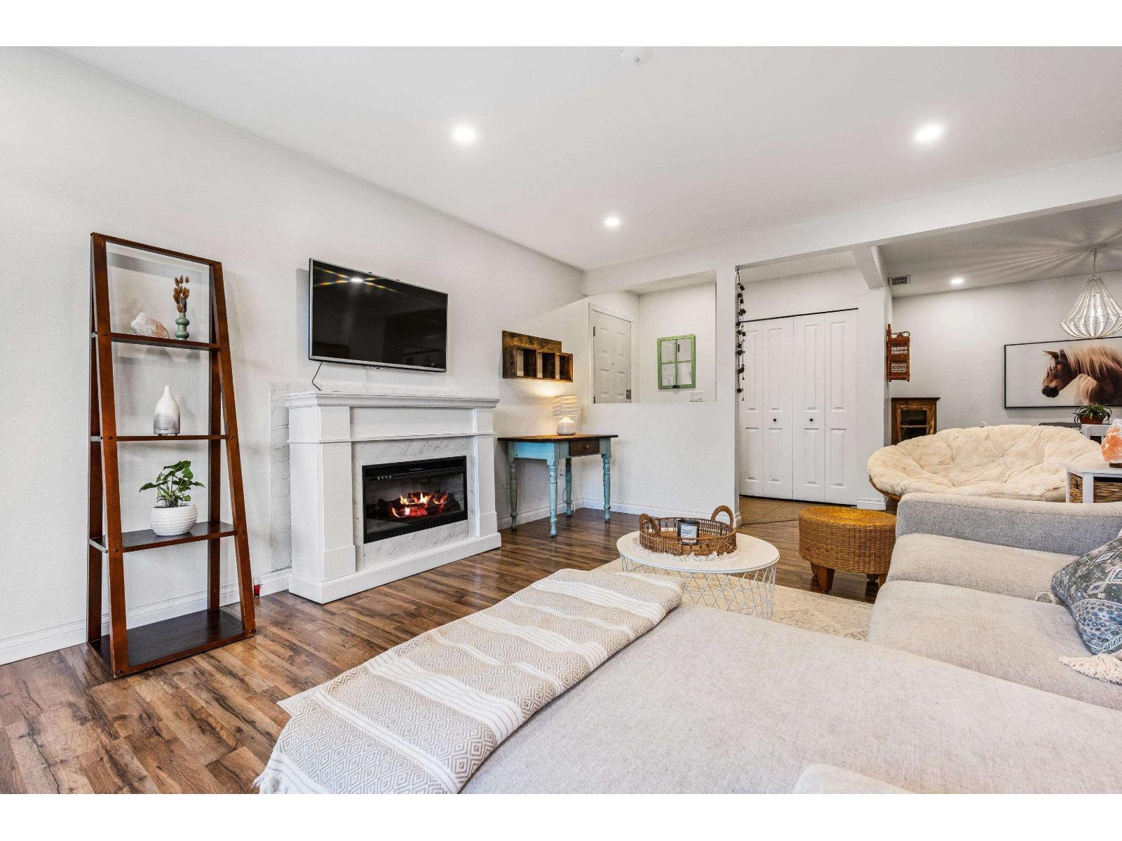 813 34909 Old Yale Road, Abbotsford, British Columbia  V3G 2E7 - Photo 4 - R3070369