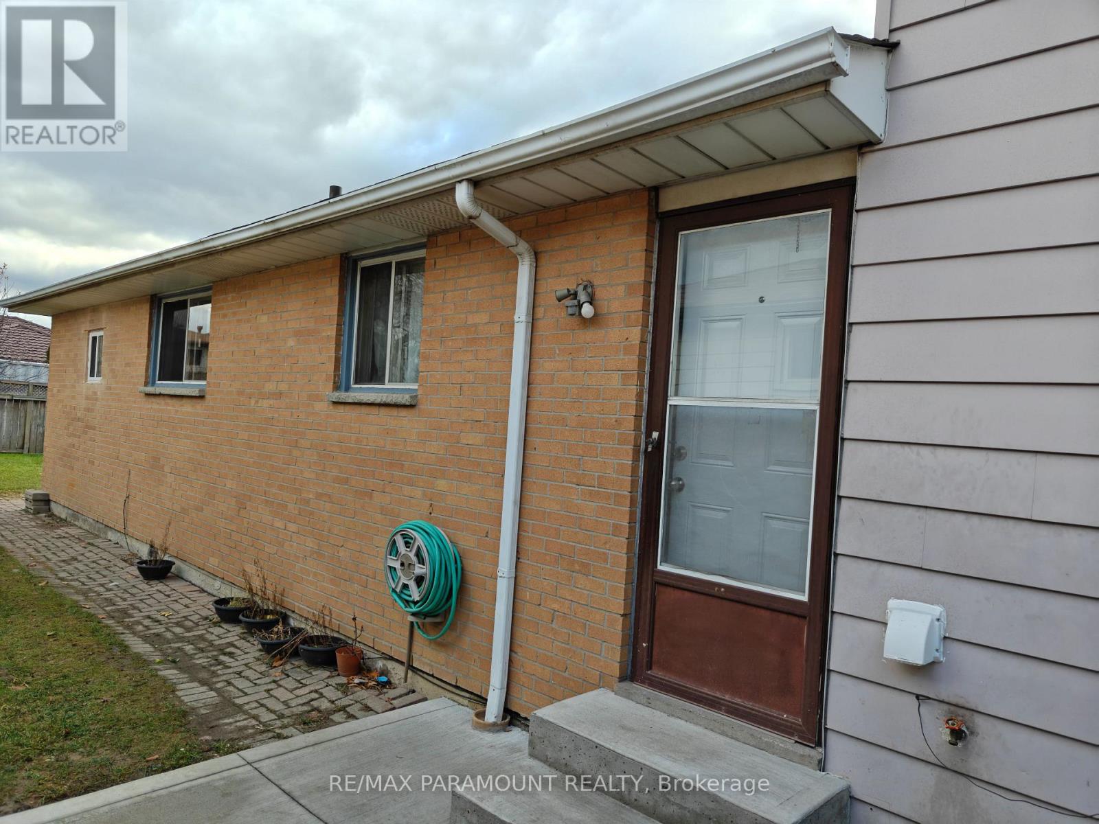 3447 Monica Drive, Mississauga, Ontario  L4T 3E6 - Photo 7 - W12580266