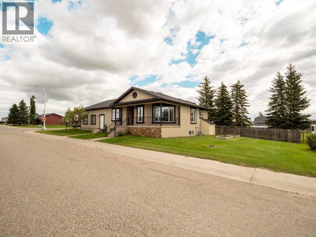 996 2 Avenue W, Cardston, Alberta