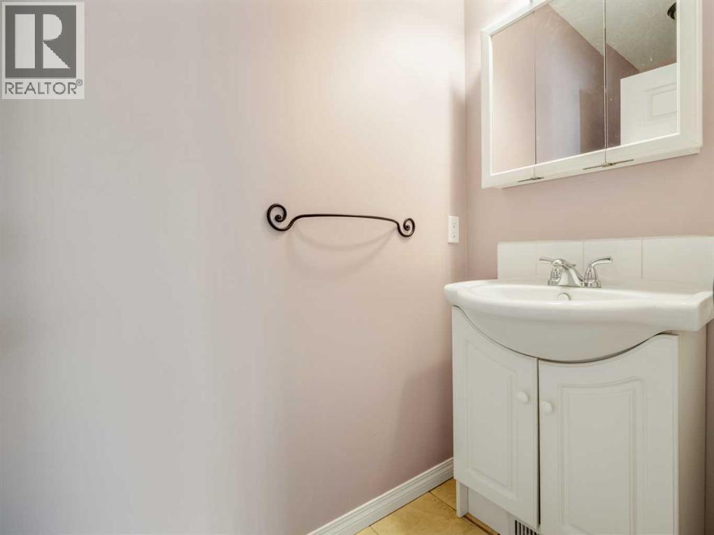 996 2 Avenue W, Cardston, Alberta  T0K 0K0 - Photo 24 - A2243990