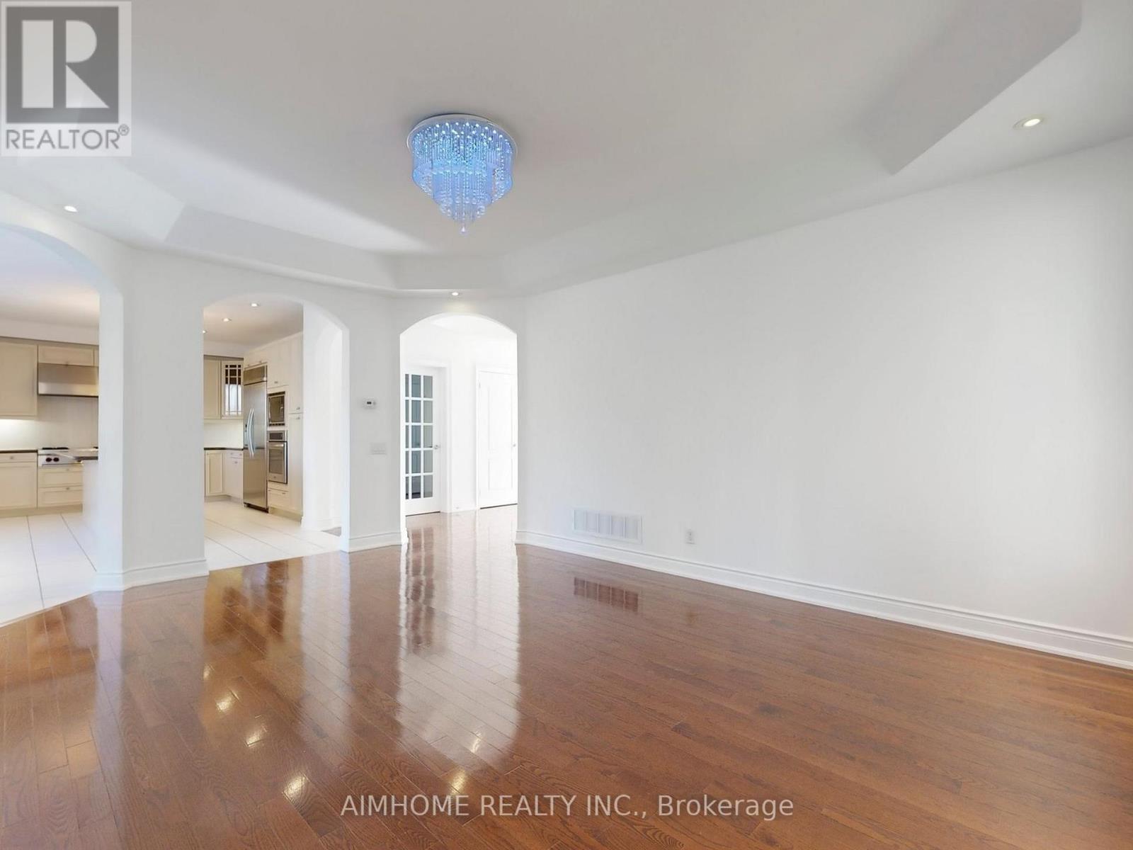 12 Sweet Valerie Court, Vaughan, Ontario  L6A 0C6 - Photo 8 - N12577102