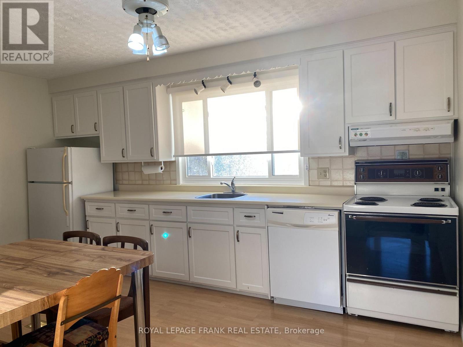 423 Armour Road, Peterborough, Ontario  K9H 1Y7 - Photo 11 - X12578972