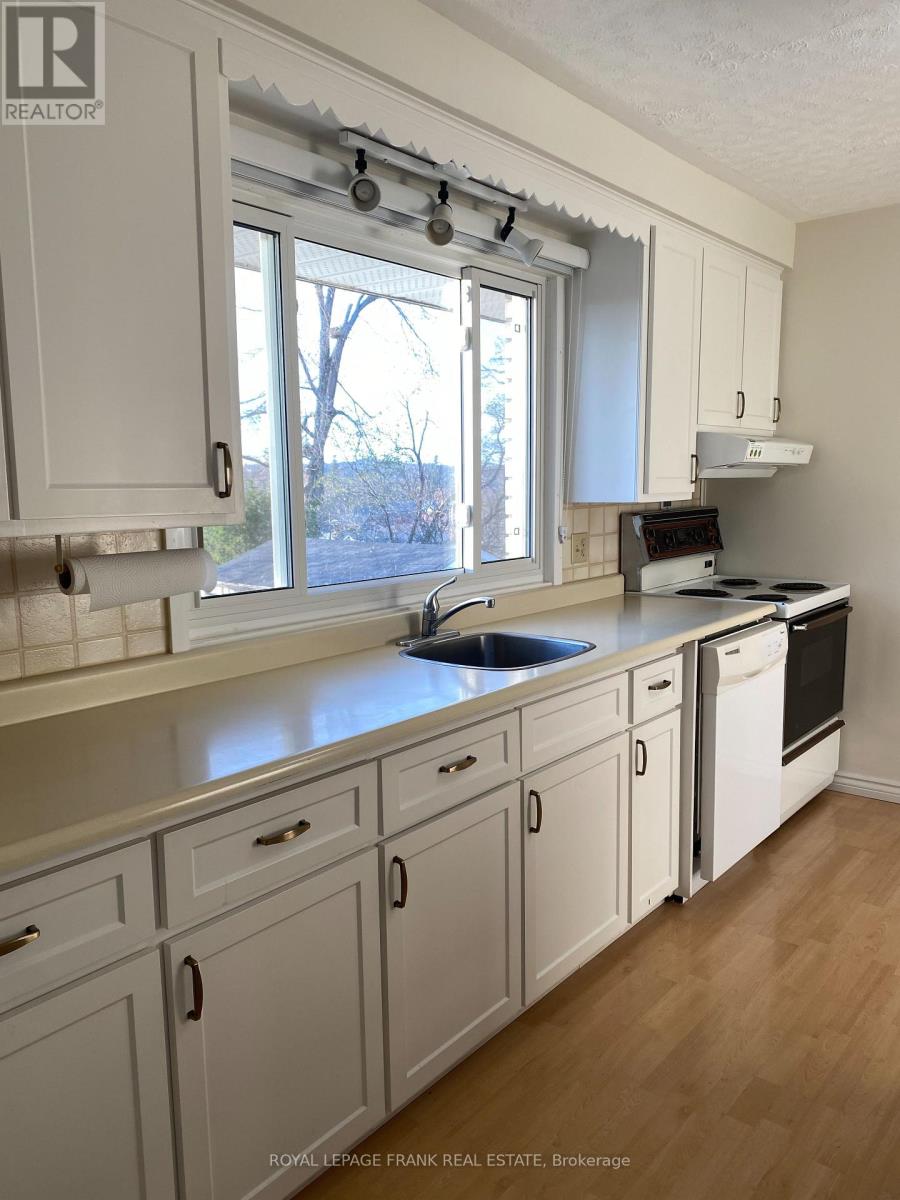 423 Armour Road, Peterborough, Ontario  K9H 1Y7 - Photo 9 - X12578972