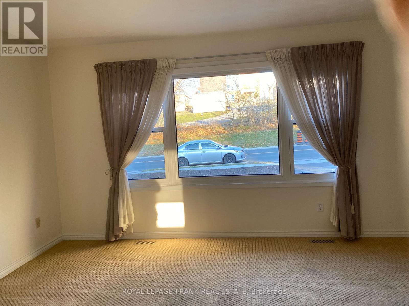 423 Armour Road, Peterborough, Ontario  K9H 1Y7 - Photo 5 - X12578972