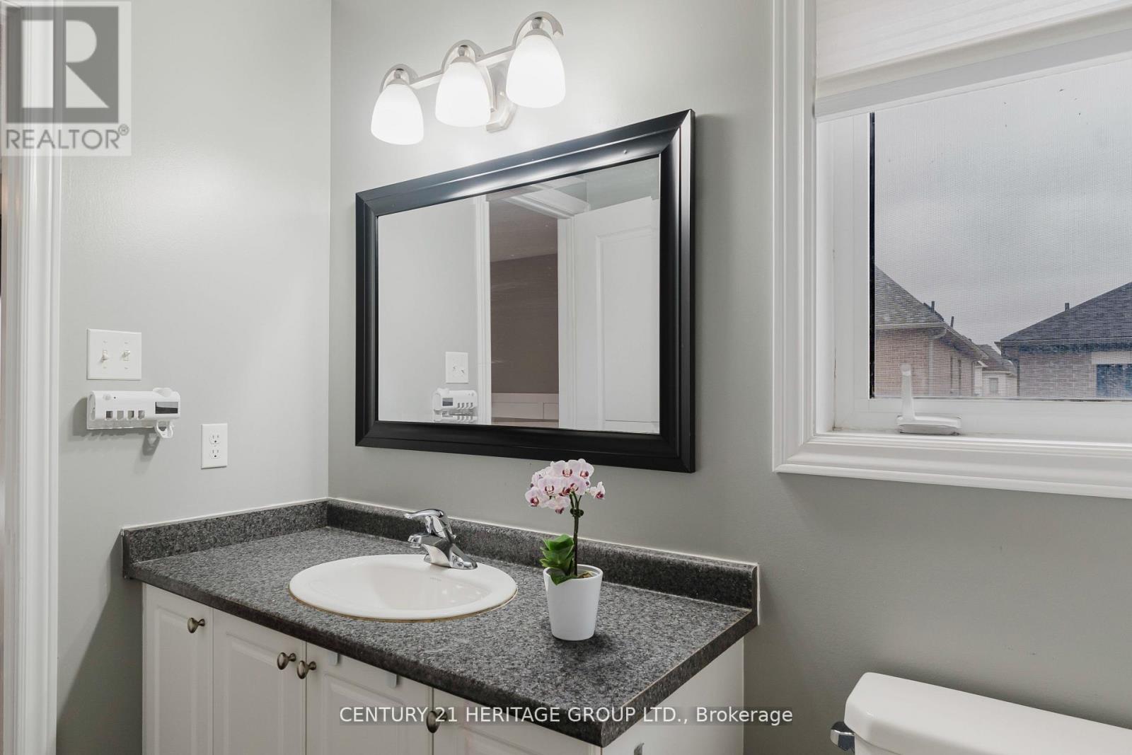 32 Grey Wing Avenue, Georgina, Ontario  L4P 0B7 - Photo 20 - N12580338