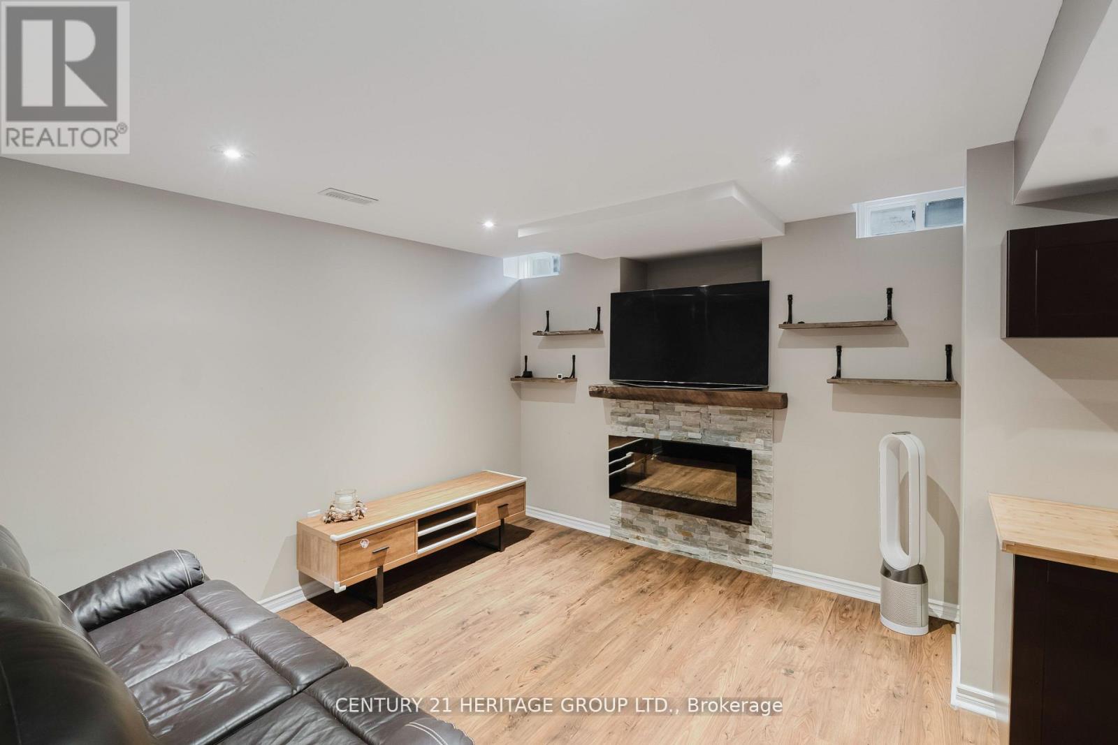 32 Grey Wing Avenue, Georgina, Ontario  L4P 0B7 - Photo 21 - N12580338