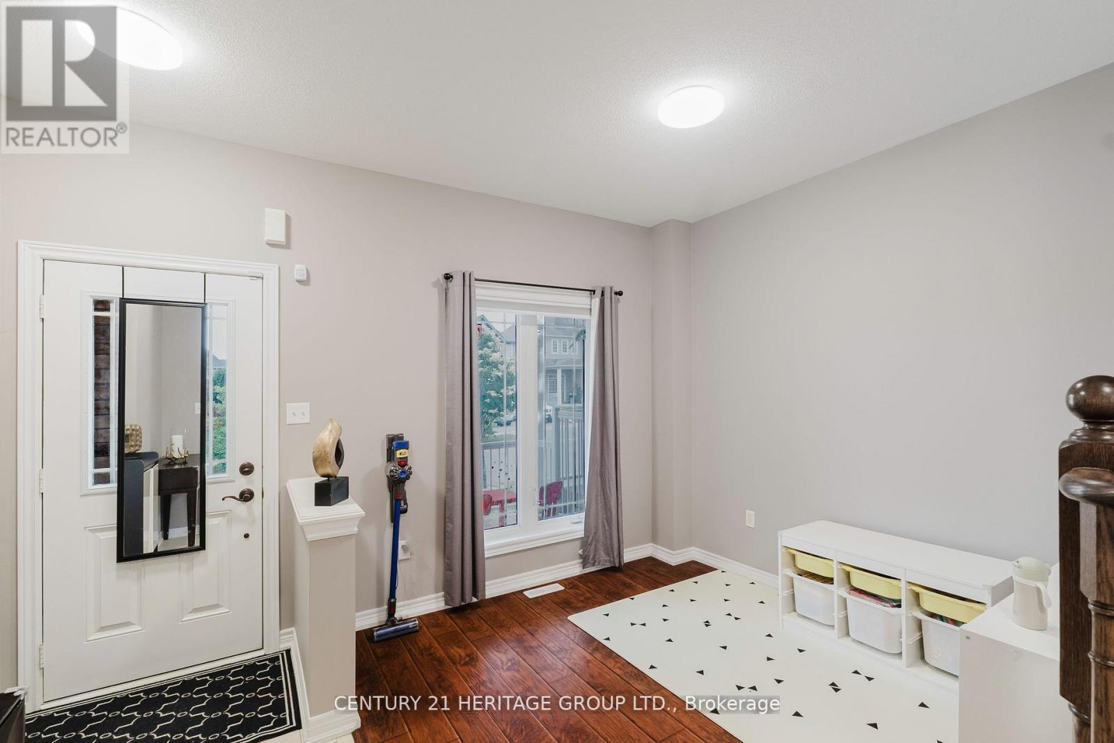 32 Grey Wing Avenue, Georgina, Ontario  L4P 0B7 - Photo 9 - N12580338