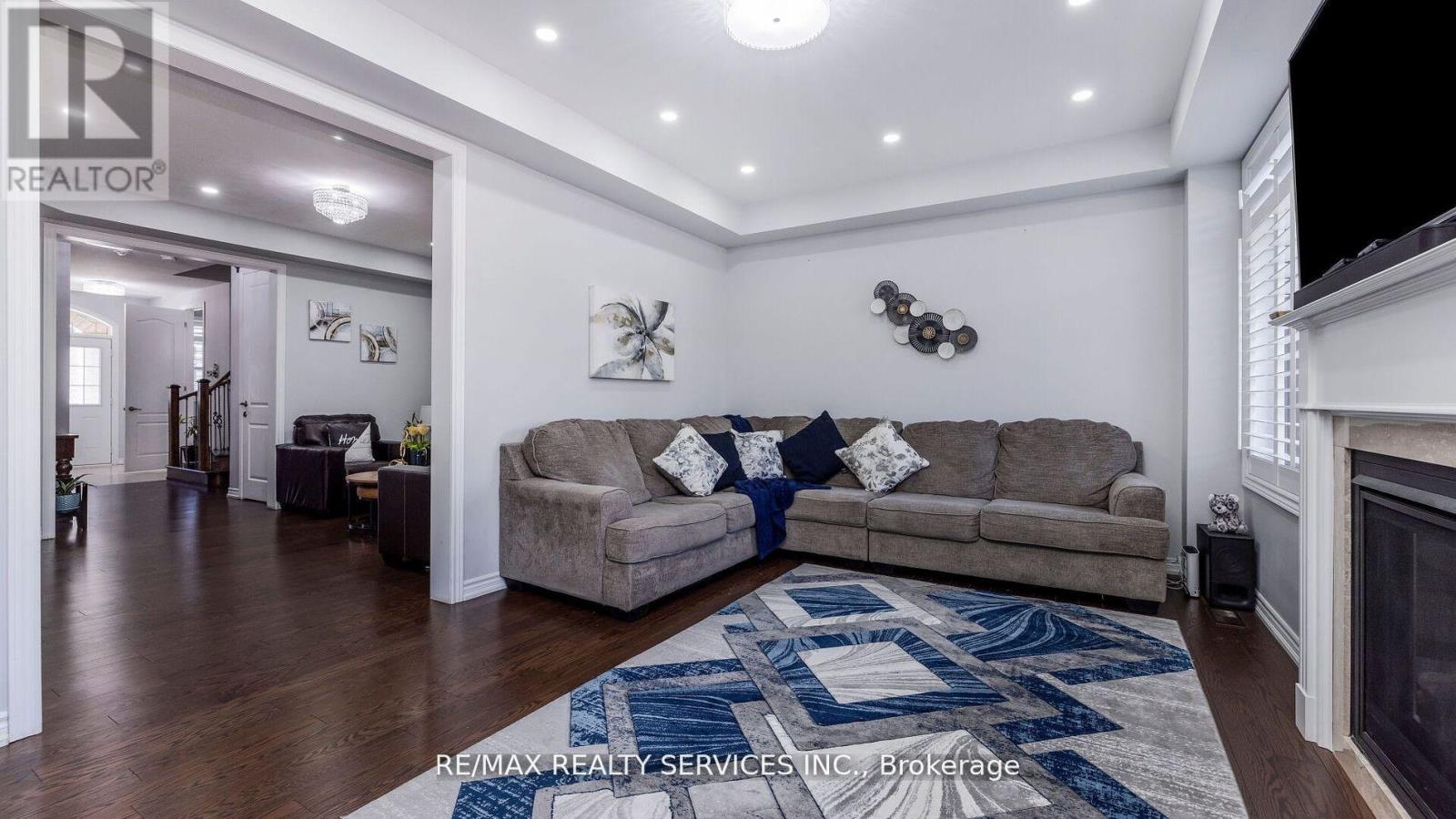 104 Roulette Crescent, Brampton, Ontario L7A 4R5 - Photo 11 - W12580284