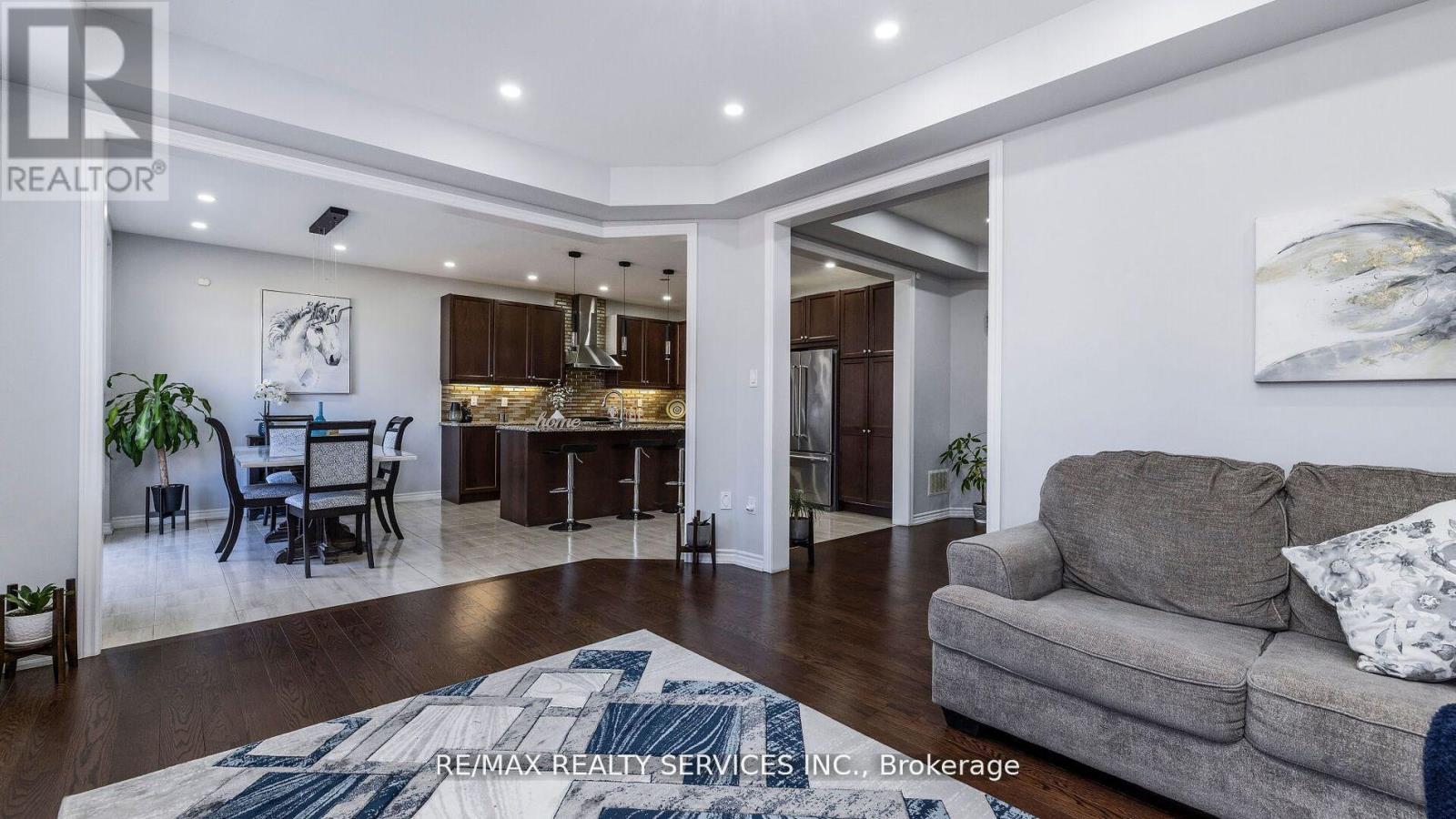 104 Roulette Crescent, Brampton, Ontario L7A 4R5 - Photo 12 - W12580284