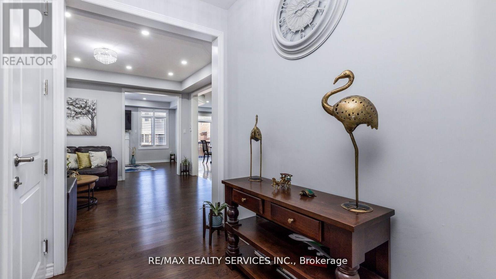 104 Roulette Crescent, Brampton, Ontario L7A 4R5 - Photo 7 - W12580284