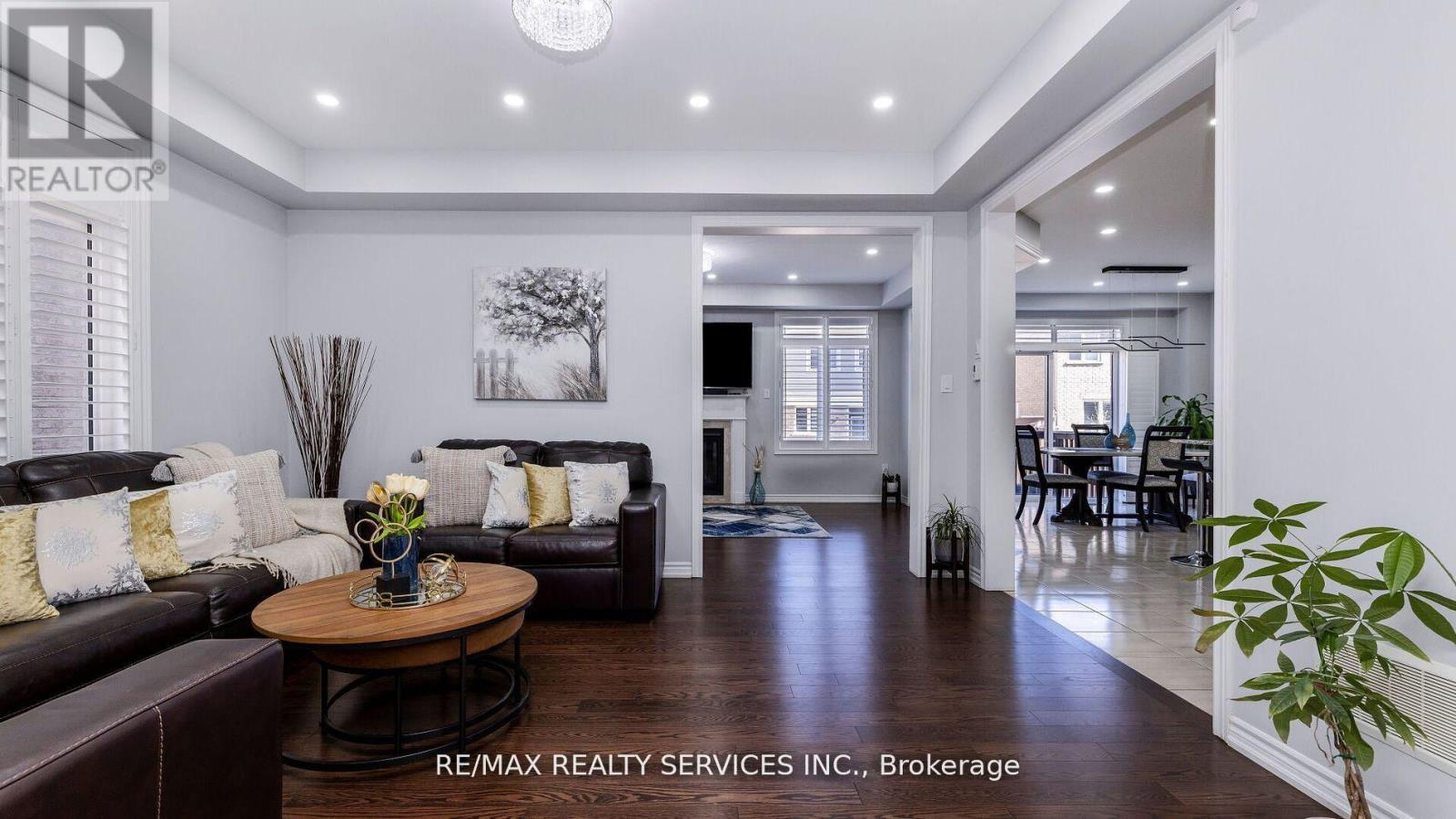 104 Roulette Crescent, Brampton, Ontario L7A 4R5 - Photo 8 - W12580284