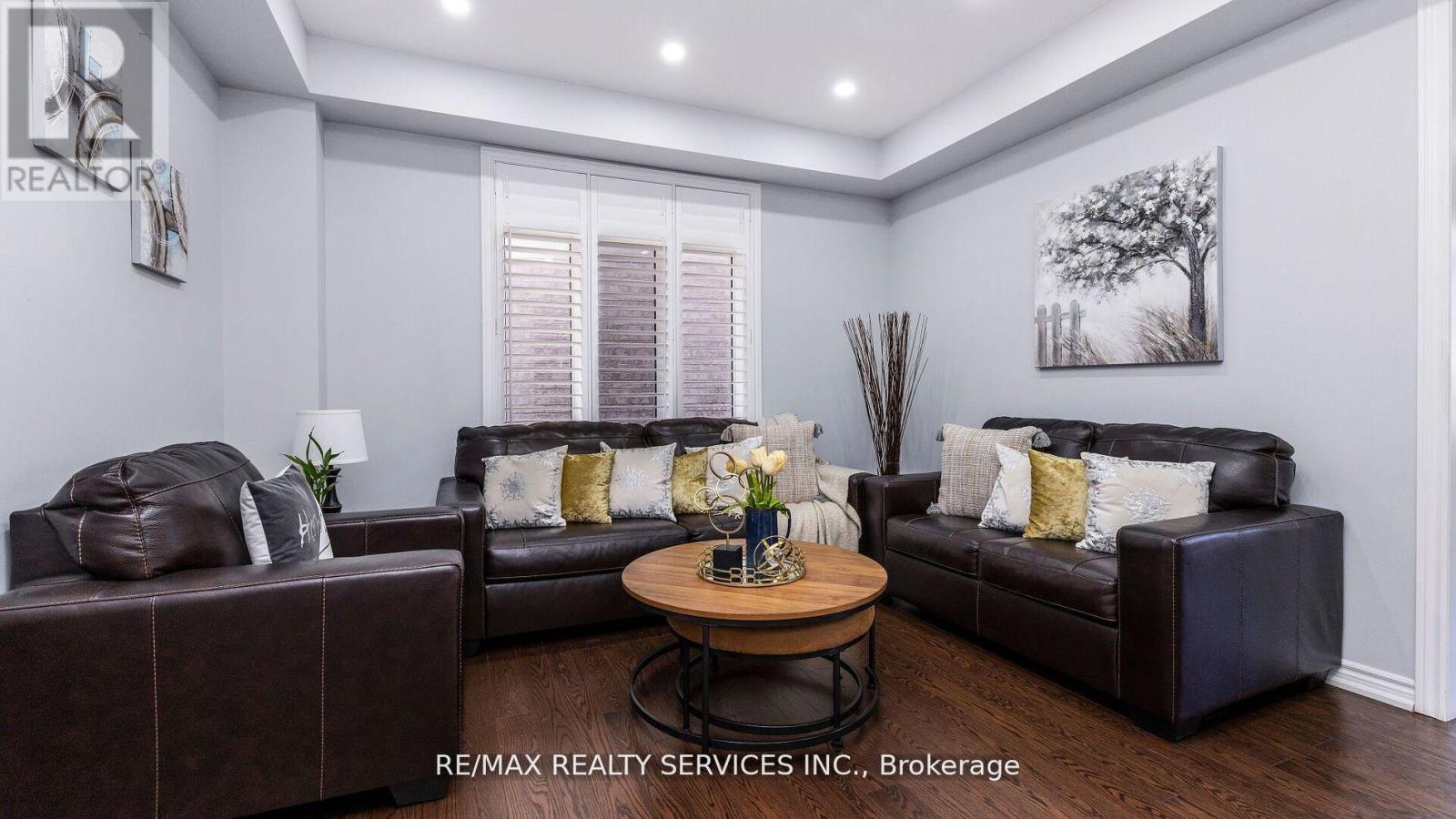 104 Roulette Crescent, Brampton, Ontario L7A 4R5 - Photo 9 - W12580284