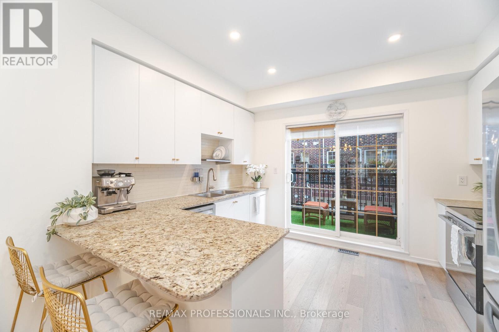 51 - 111 The Queensway, Toronto, Ontario  M6S 5B6 - Photo 11 - W12580302