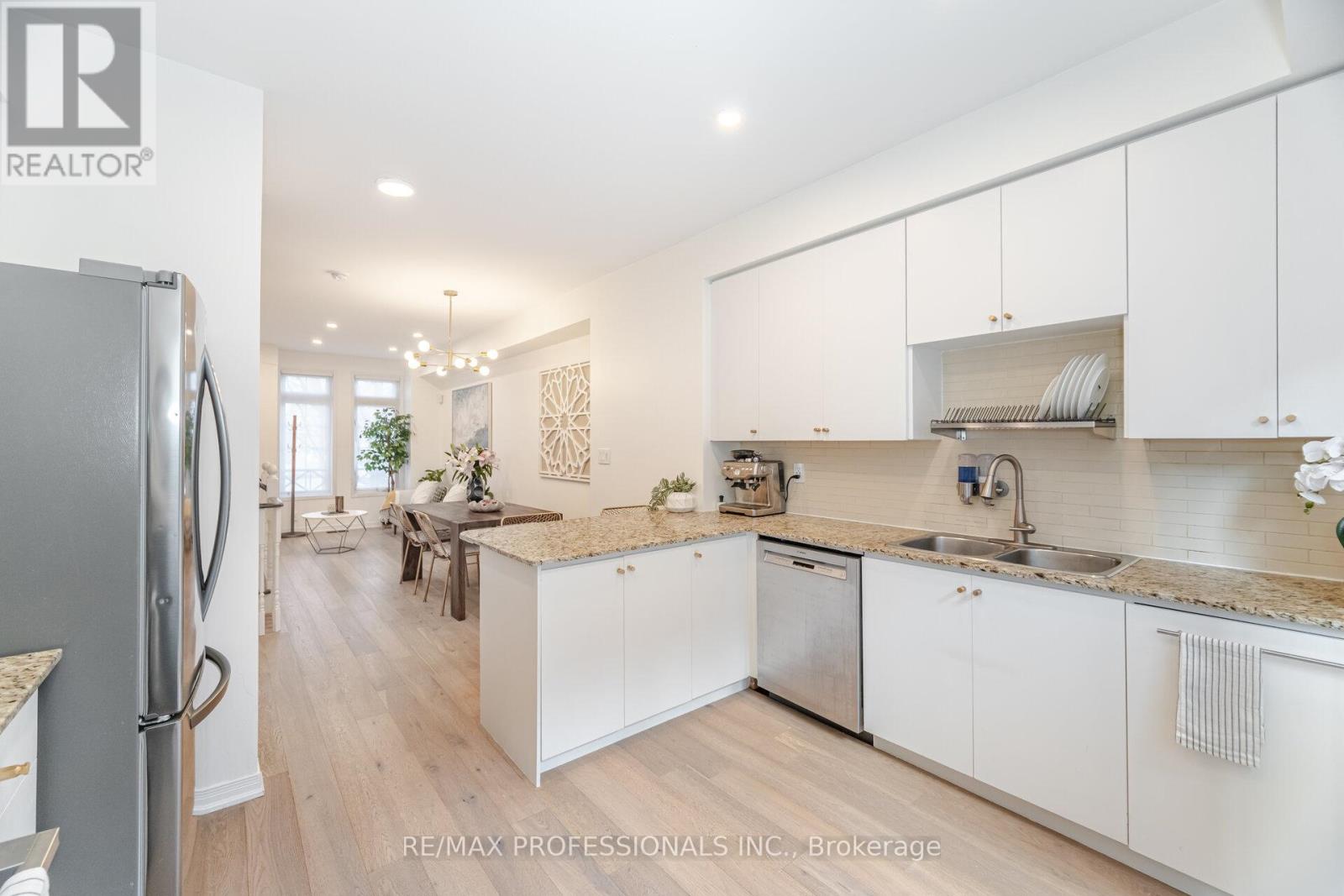 51 - 111 The Queensway, Toronto, Ontario  M6S 5B6 - Photo 12 - W12580302