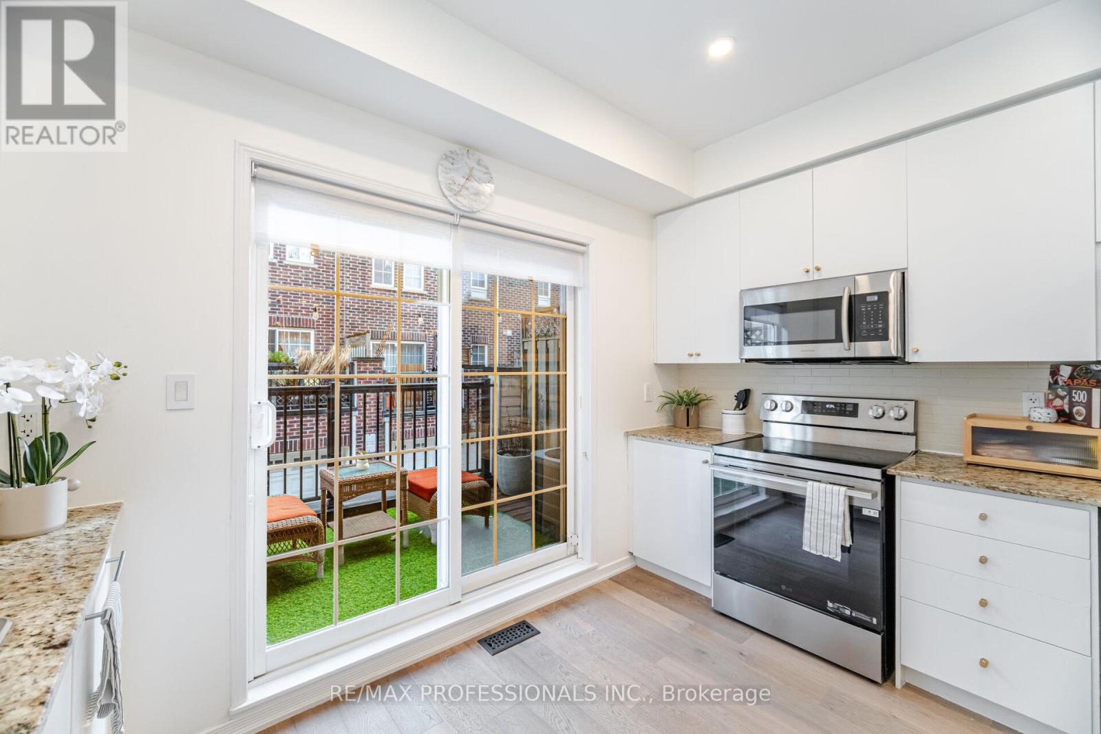 51 - 111 The Queensway, Toronto, Ontario  M6S 5B6 - Photo 13 - W12580302