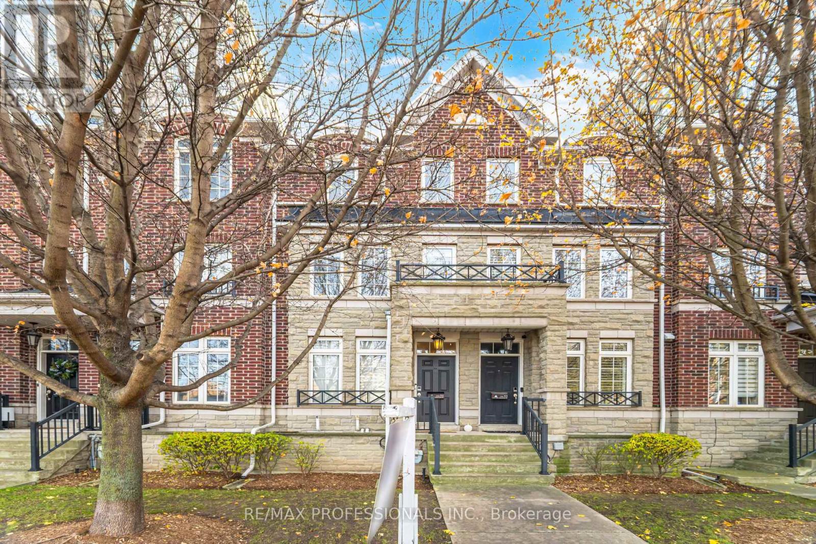 51 - 111 The Queensway, Toronto, Ontario  M6S 5B6 - Photo 2 - W12580302