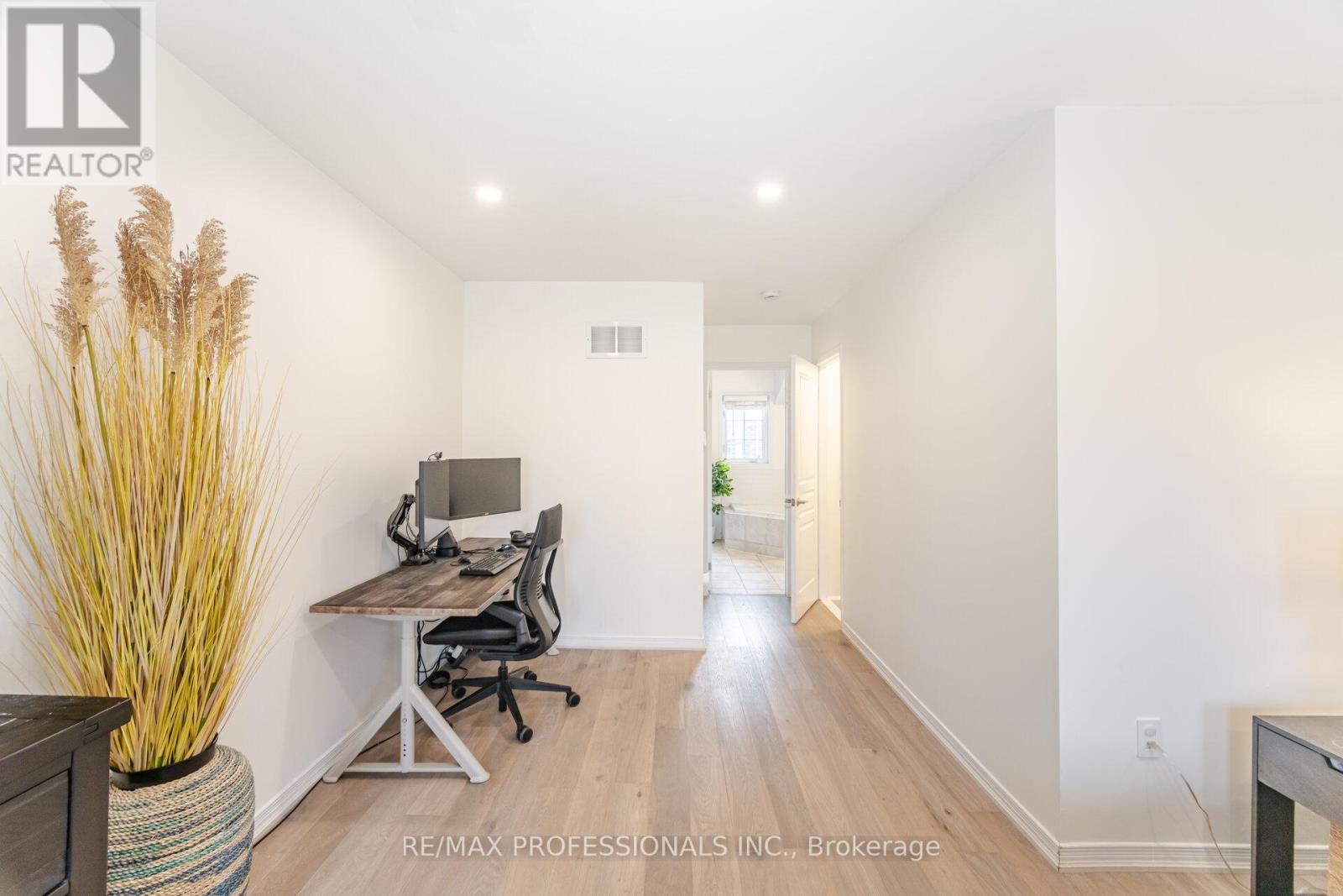 51 - 111 The Queensway, Toronto, Ontario  M6S 5B6 - Photo 28 - W12580302