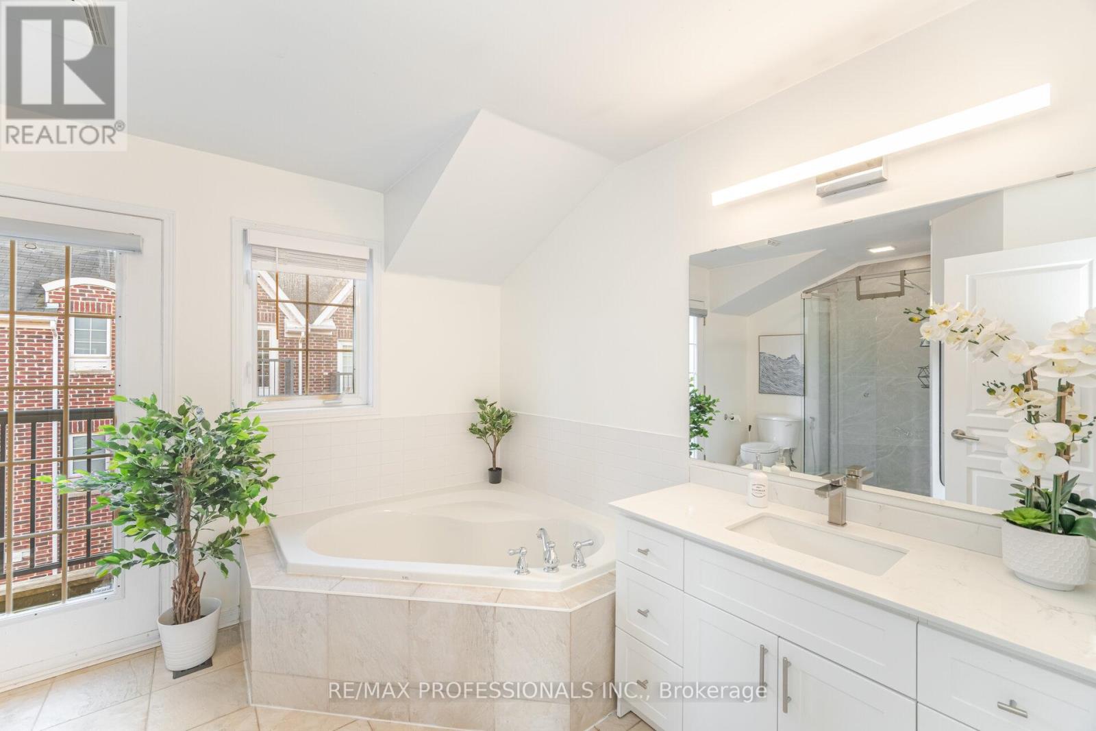 51 - 111 The Queensway, Toronto, Ontario  M6S 5B6 - Photo 31 - W12580302