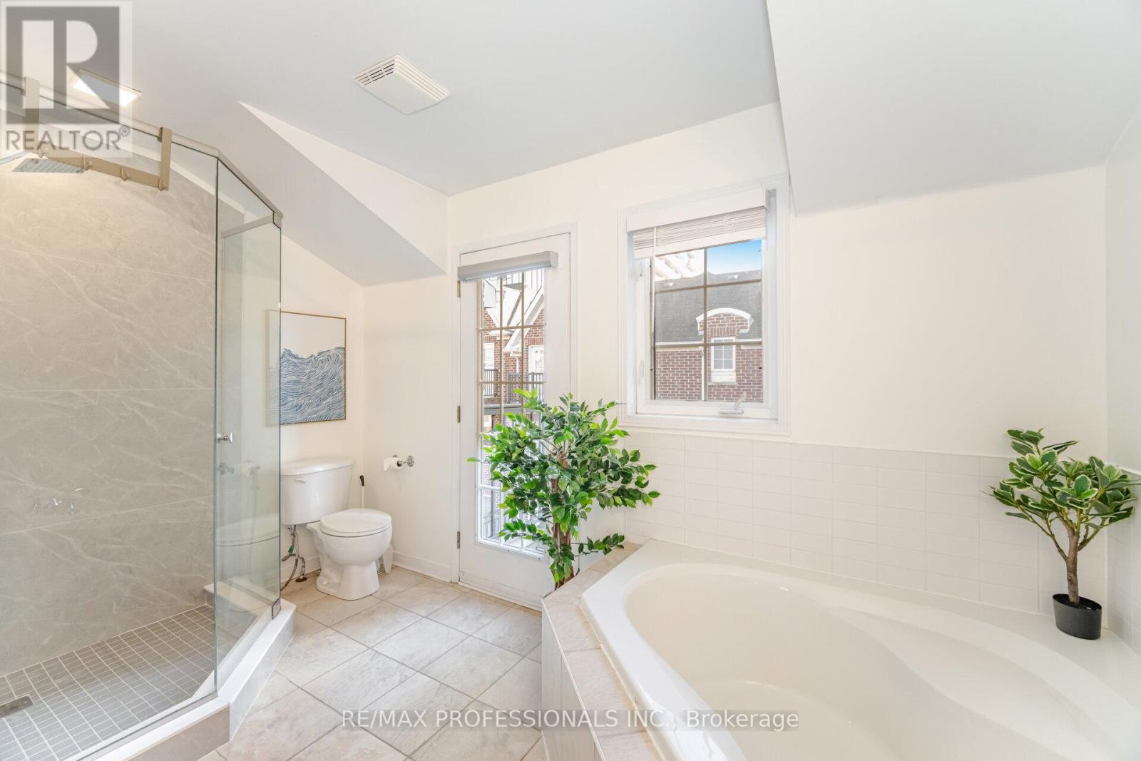 51 - 111 The Queensway, Toronto, Ontario  M6S 5B6 - Photo 32 - W12580302