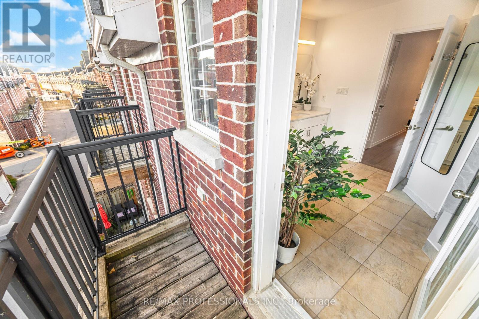 51 - 111 The Queensway, Toronto, Ontario  M6S 5B6 - Photo 34 - W12580302