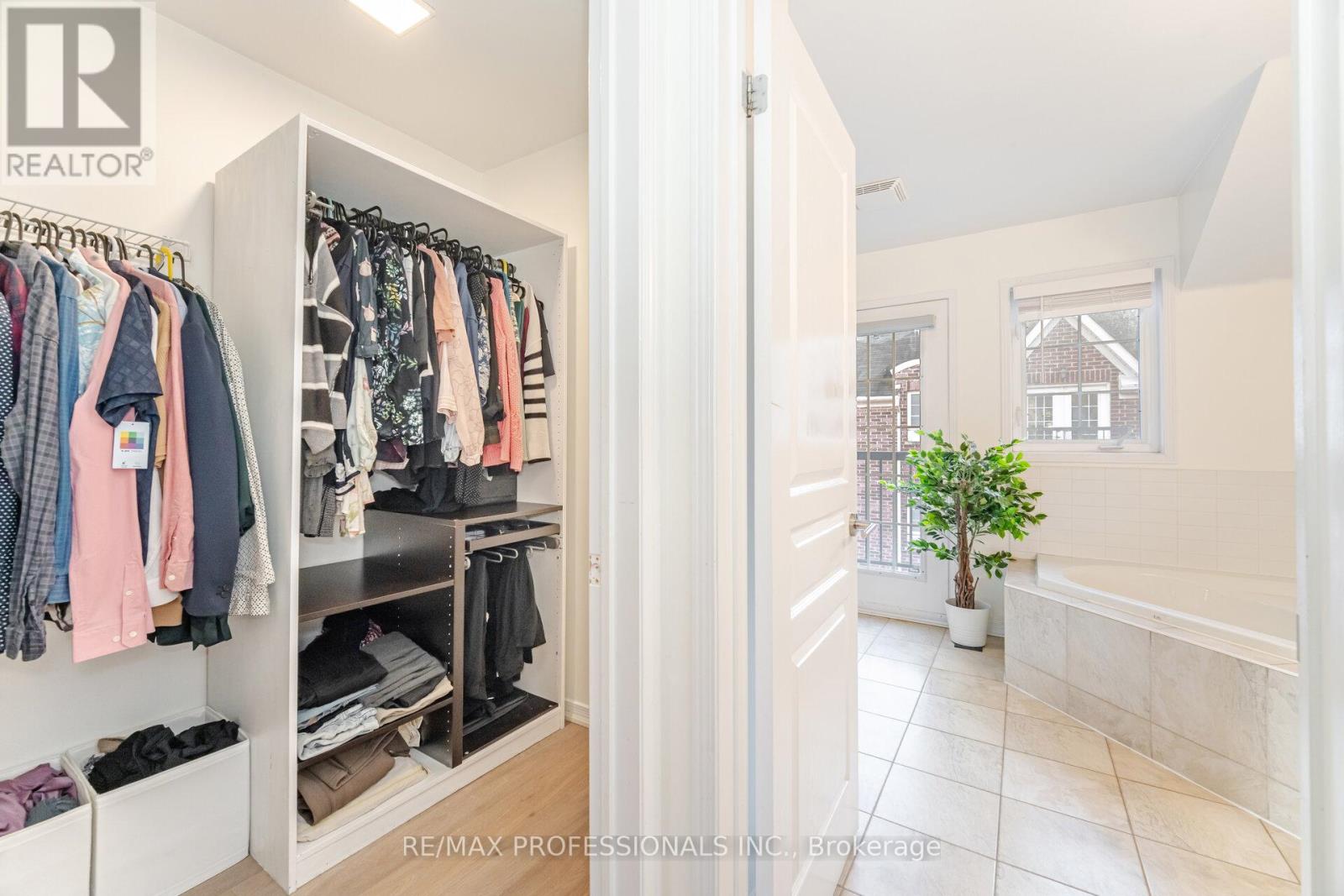 51 - 111 The Queensway, Toronto, Ontario  M6S 5B6 - Photo 35 - W12580302