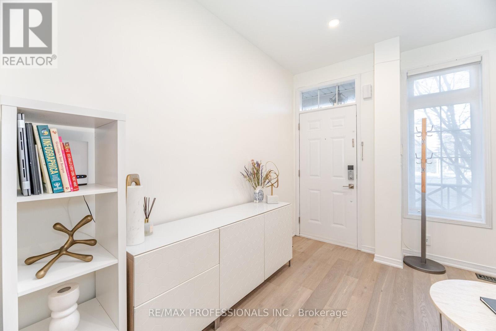 51 - 111 The Queensway, Toronto, Ontario  M6S 5B6 - Photo 5 - W12580302