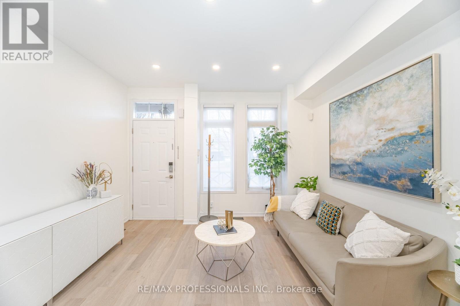 51 - 111 The Queensway, Toronto, Ontario  M6S 5B6 - Photo 7 - W12580302