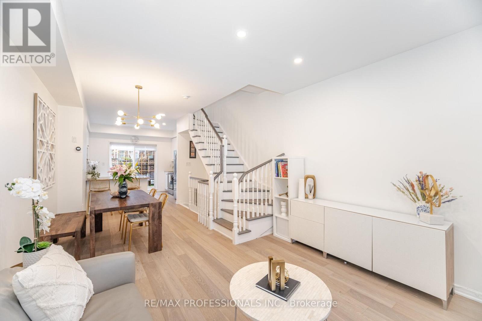 51 - 111 The Queensway, Toronto, Ontario  M6S 5B6 - Photo 8 - W12580302