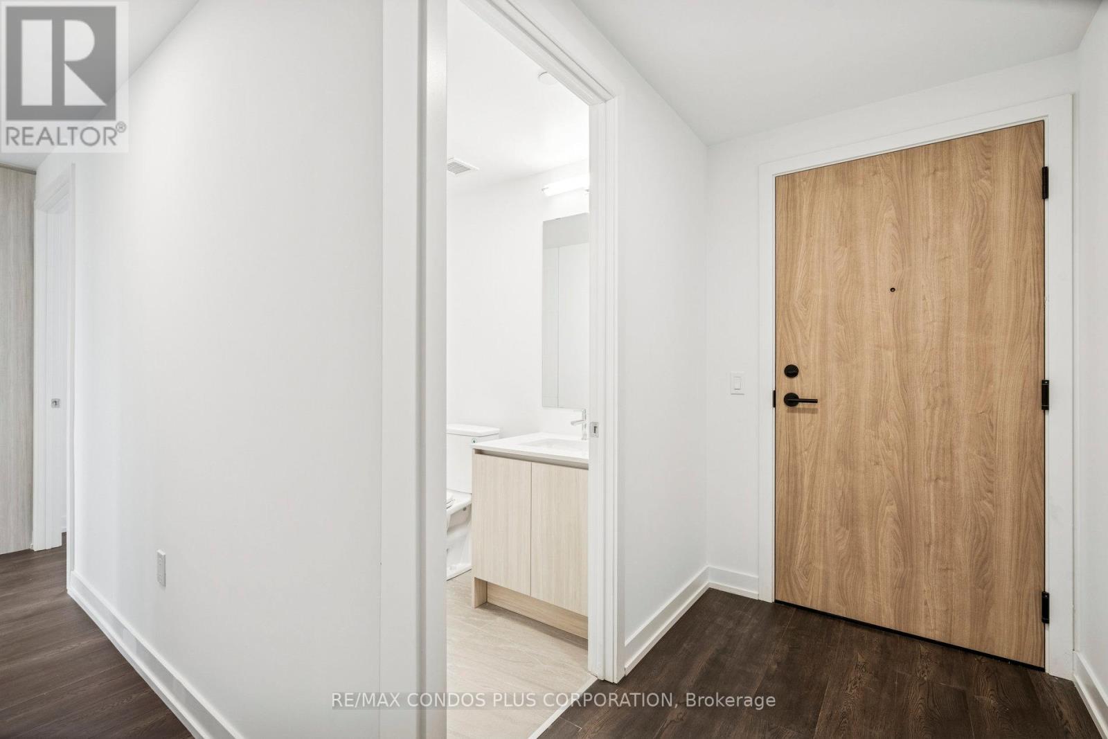 801 The Queensway 806, Toronto, Ontario  M8Z 6A8 - Photo 2 - W12580316