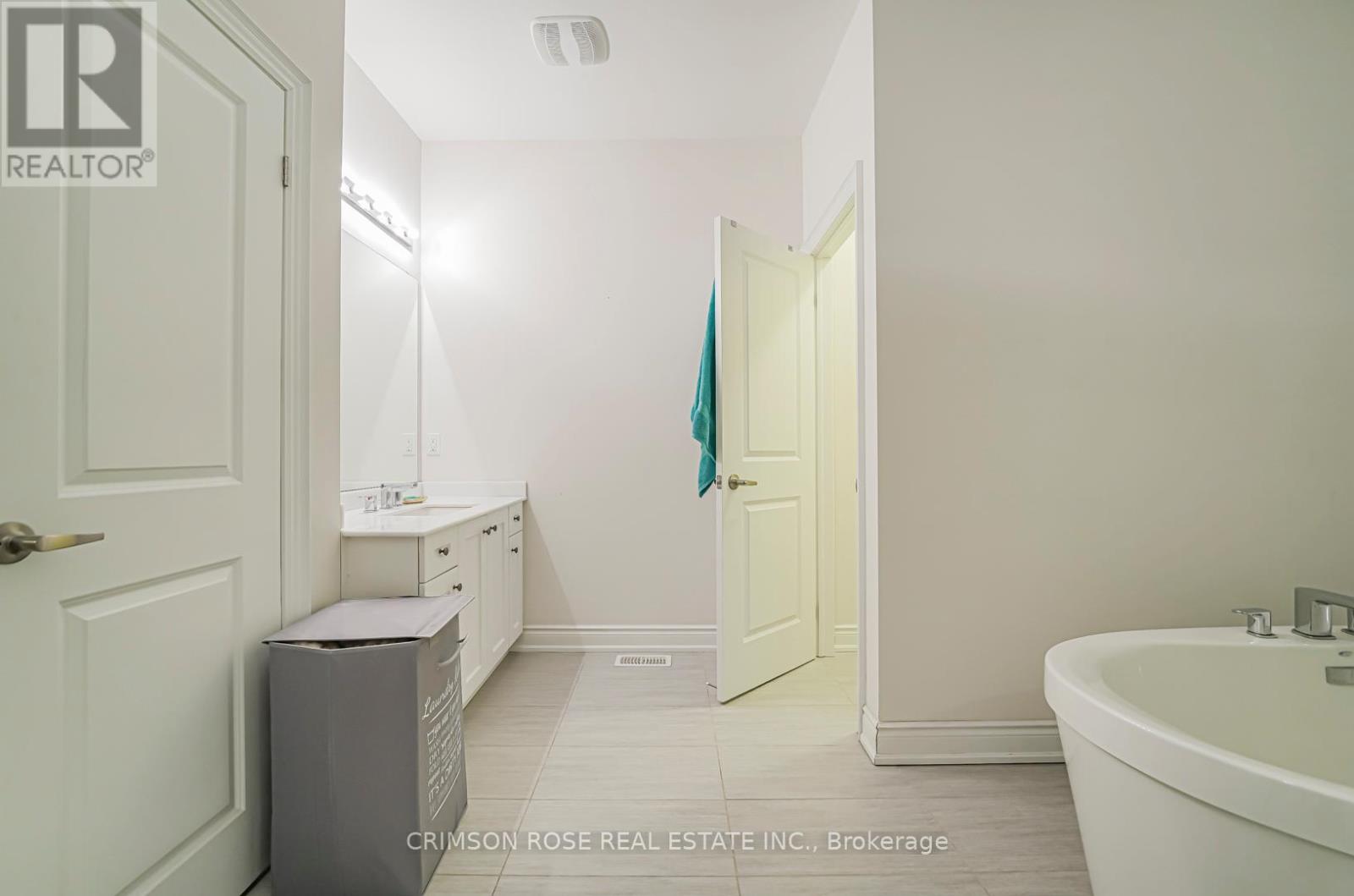 3207 Millicent Avenue, Oakville, Ontario  L6H 7C5 - Photo 44 - W12580334