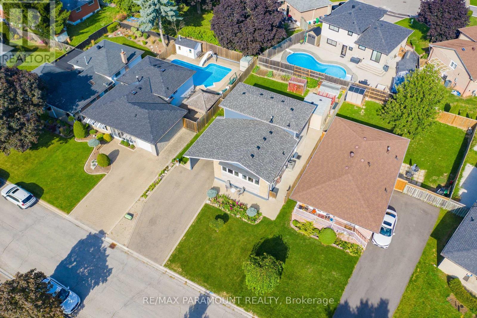 8 Edwin Drive, Brampton, Ontario L6Y 1A1 - Photo 2 - W12510568