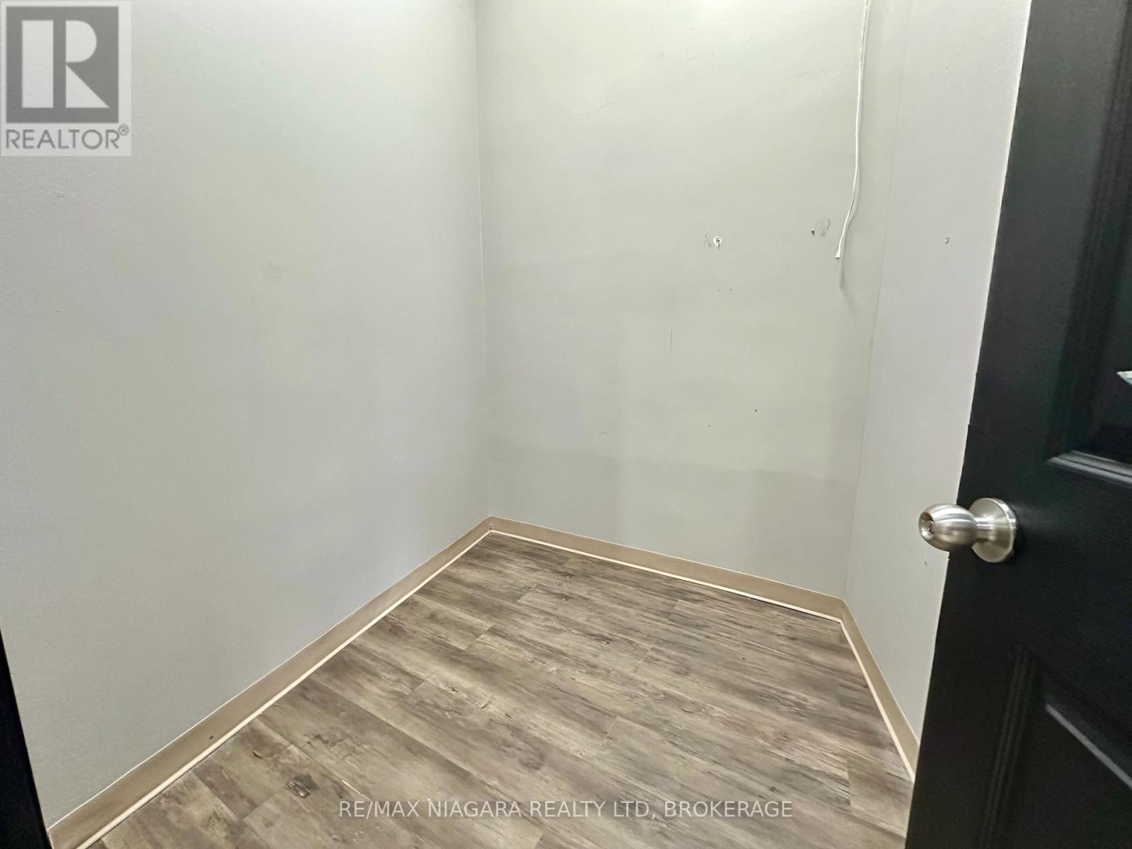 9 - 17 East Main Street, Welland, Ontario  L3B 3W4 - Photo 11 - X12580376