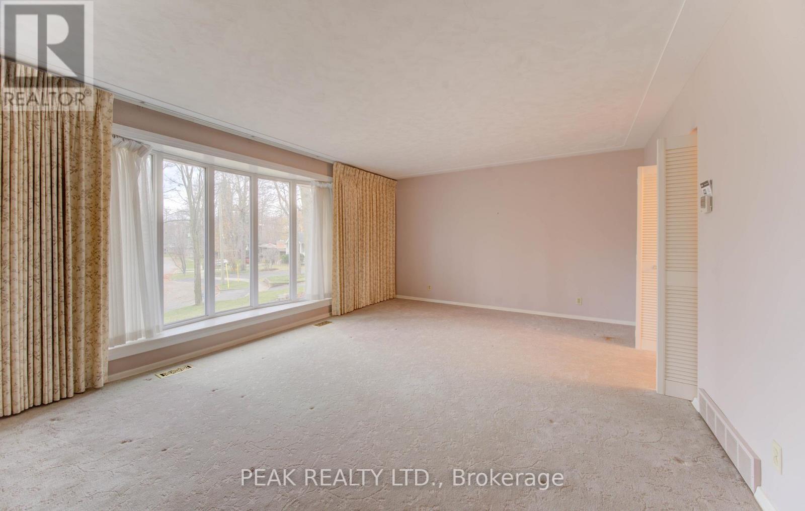 38 Glenwood Drive, Kitchener, Ontario  N2A 1H7 - Photo 13 - X12579892