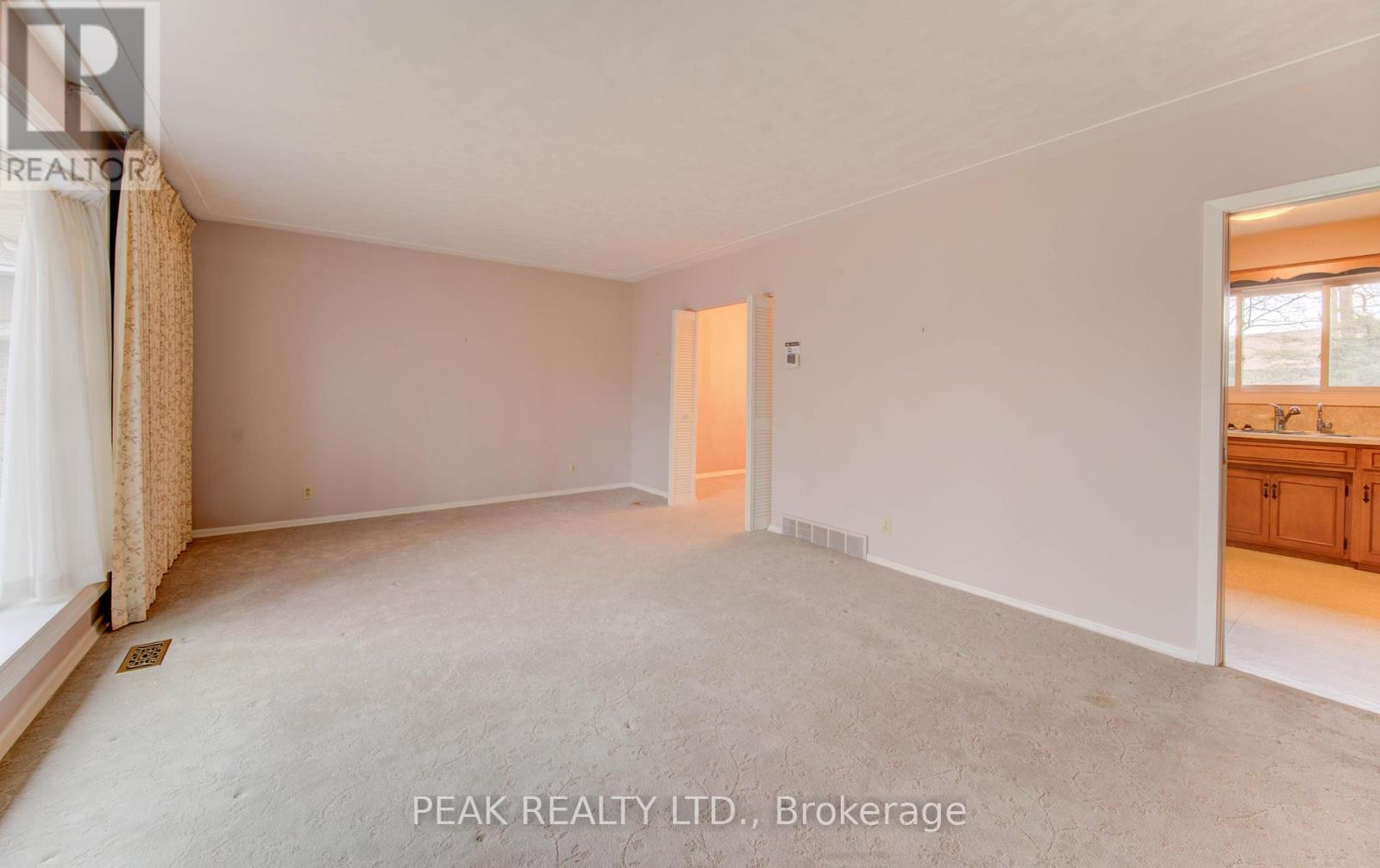 38 Glenwood Drive, Kitchener, Ontario  N2A 1H7 - Photo 14 - X12579892