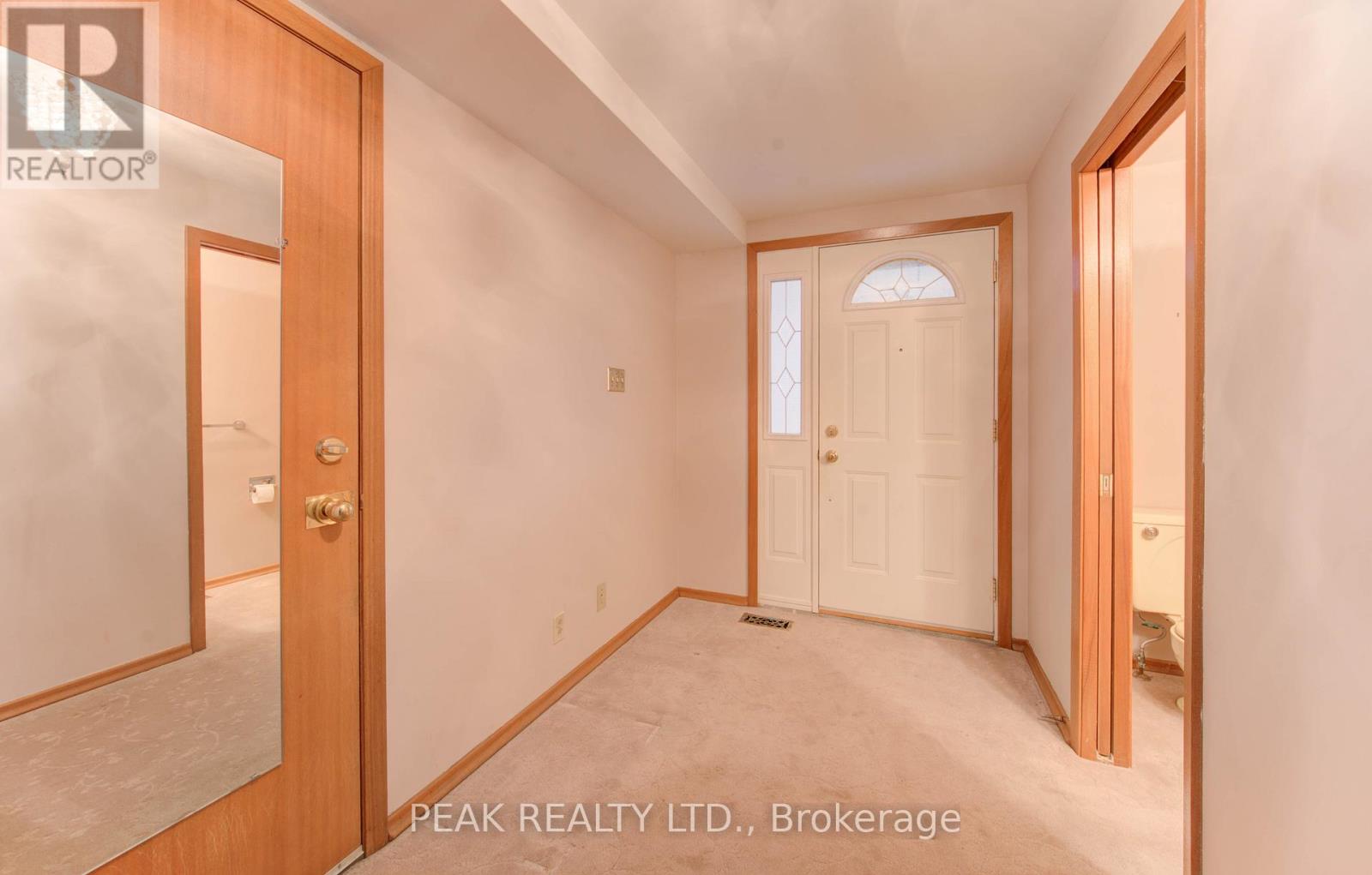 38 Glenwood Drive, Kitchener, Ontario  N2A 1H7 - Photo 4 - X12579892