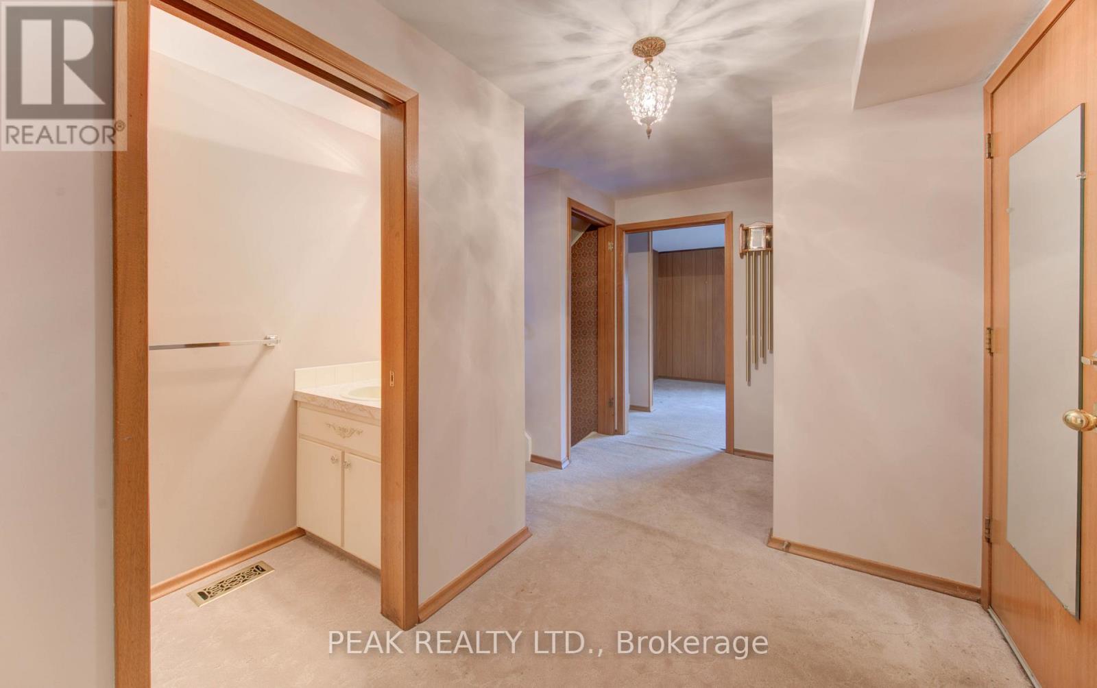 38 Glenwood Drive, Kitchener, Ontario  N2A 1H7 - Photo 5 - X12579892