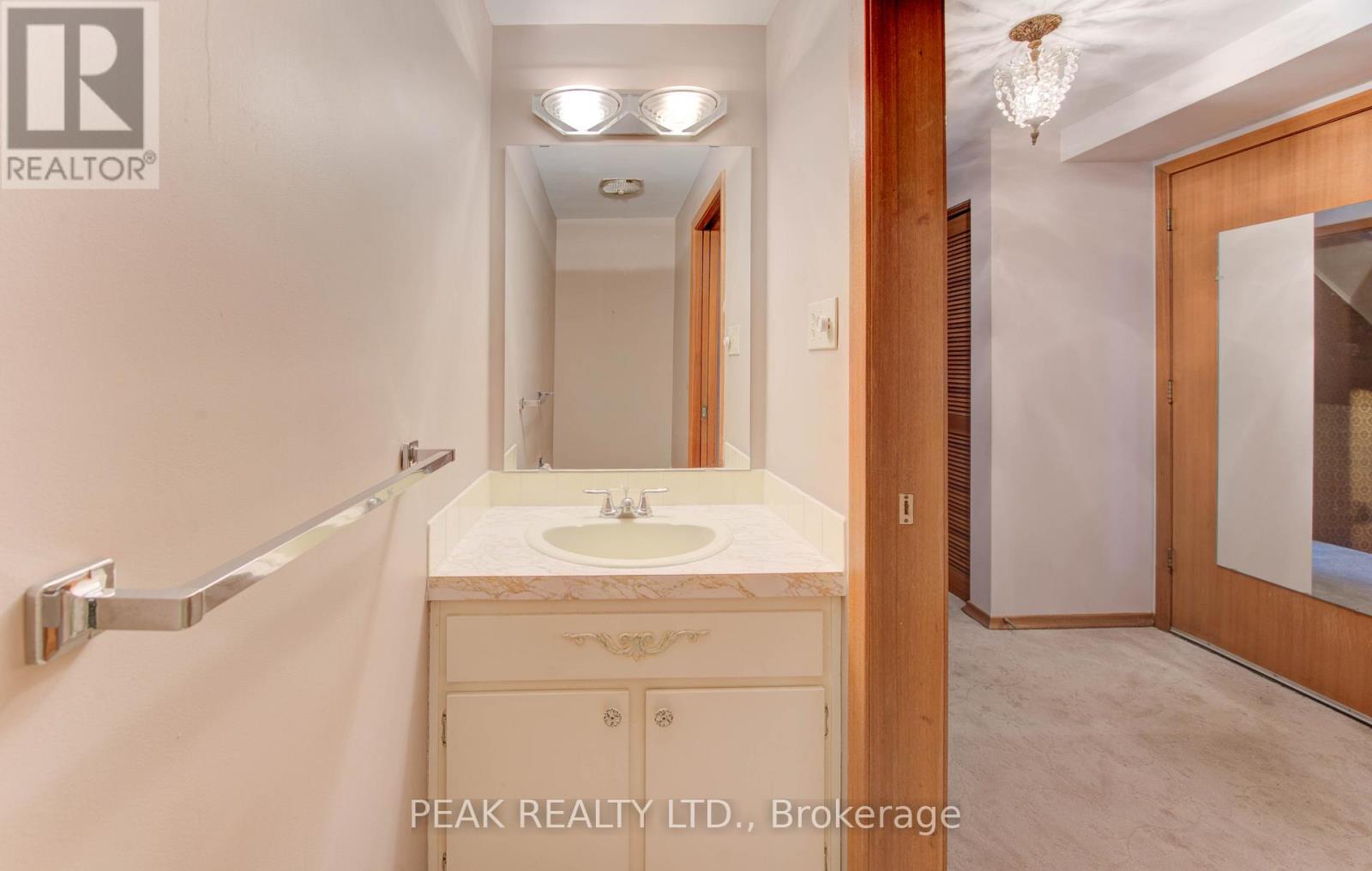 38 Glenwood Drive, Kitchener, Ontario  N2A 1H7 - Photo 6 - X12579892